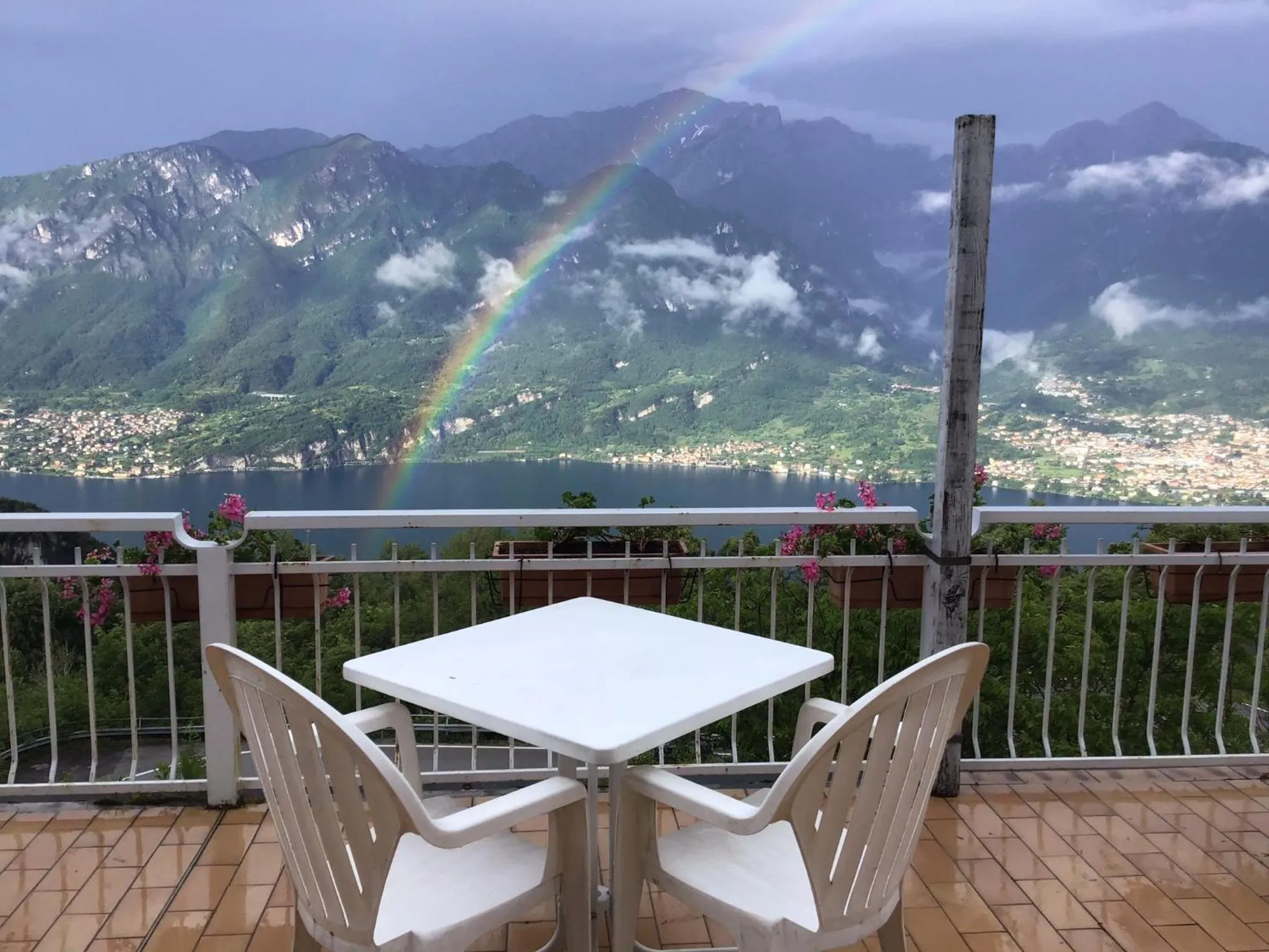 Restaurant/places to eat in Hotel Mirabeau