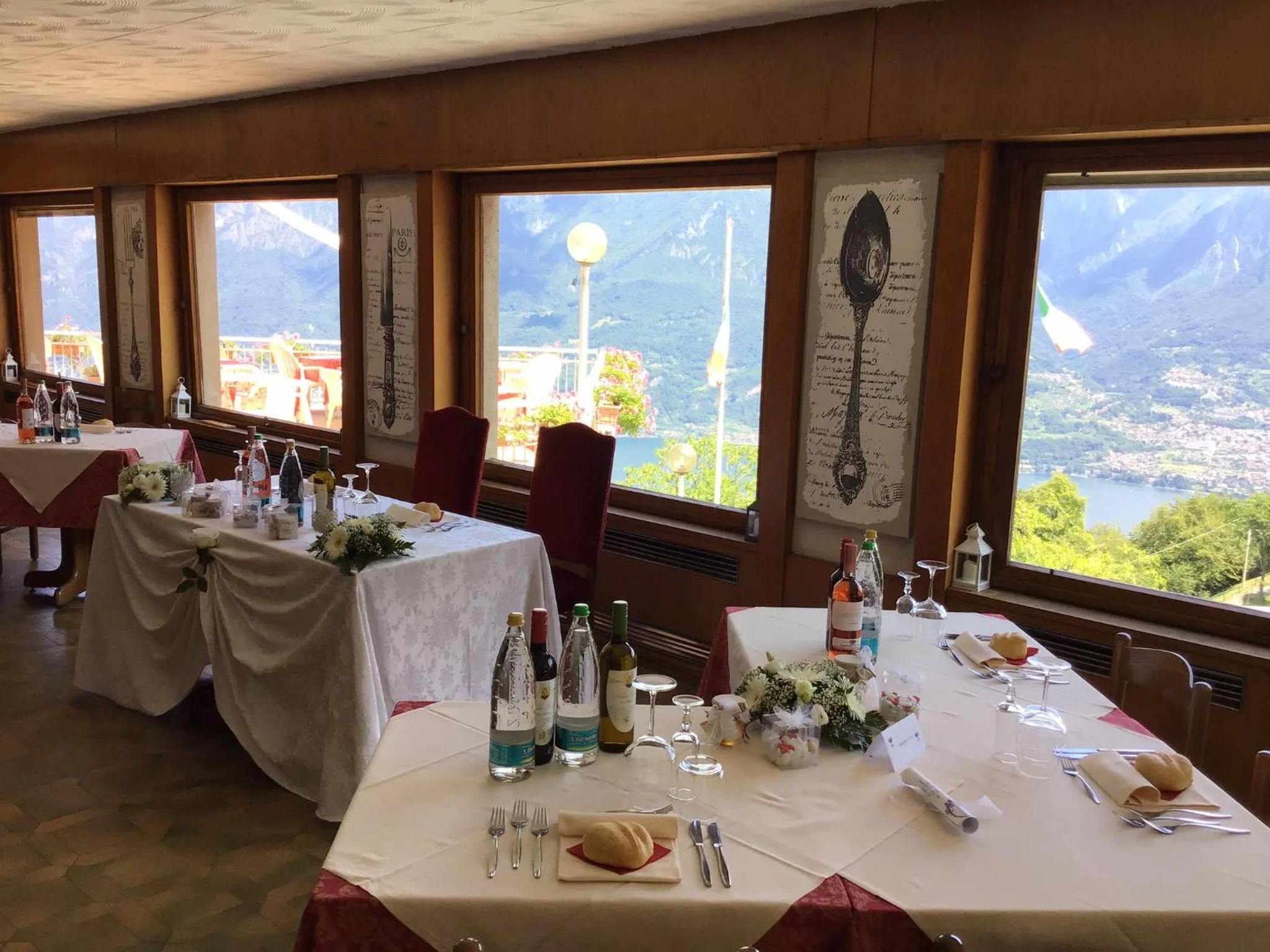 Restaurant/places to eat in Hotel Mirabeau