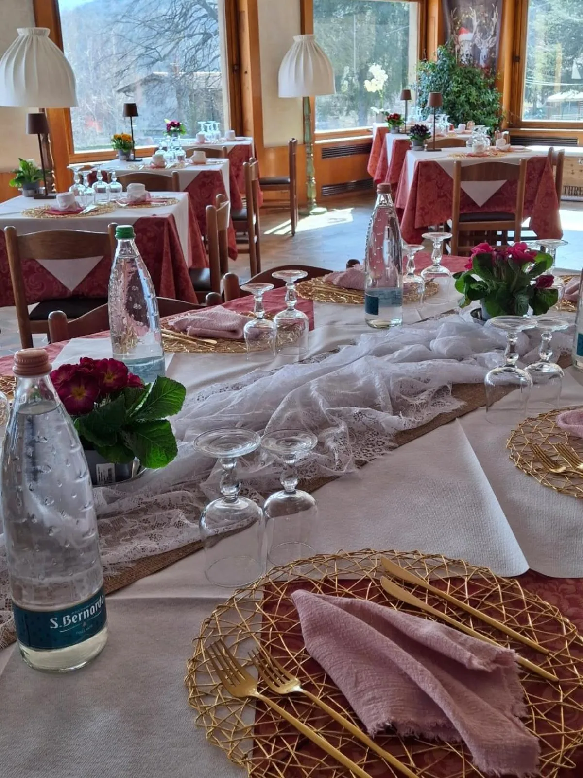 Restaurant/places to eat in Hotel Mirabeau