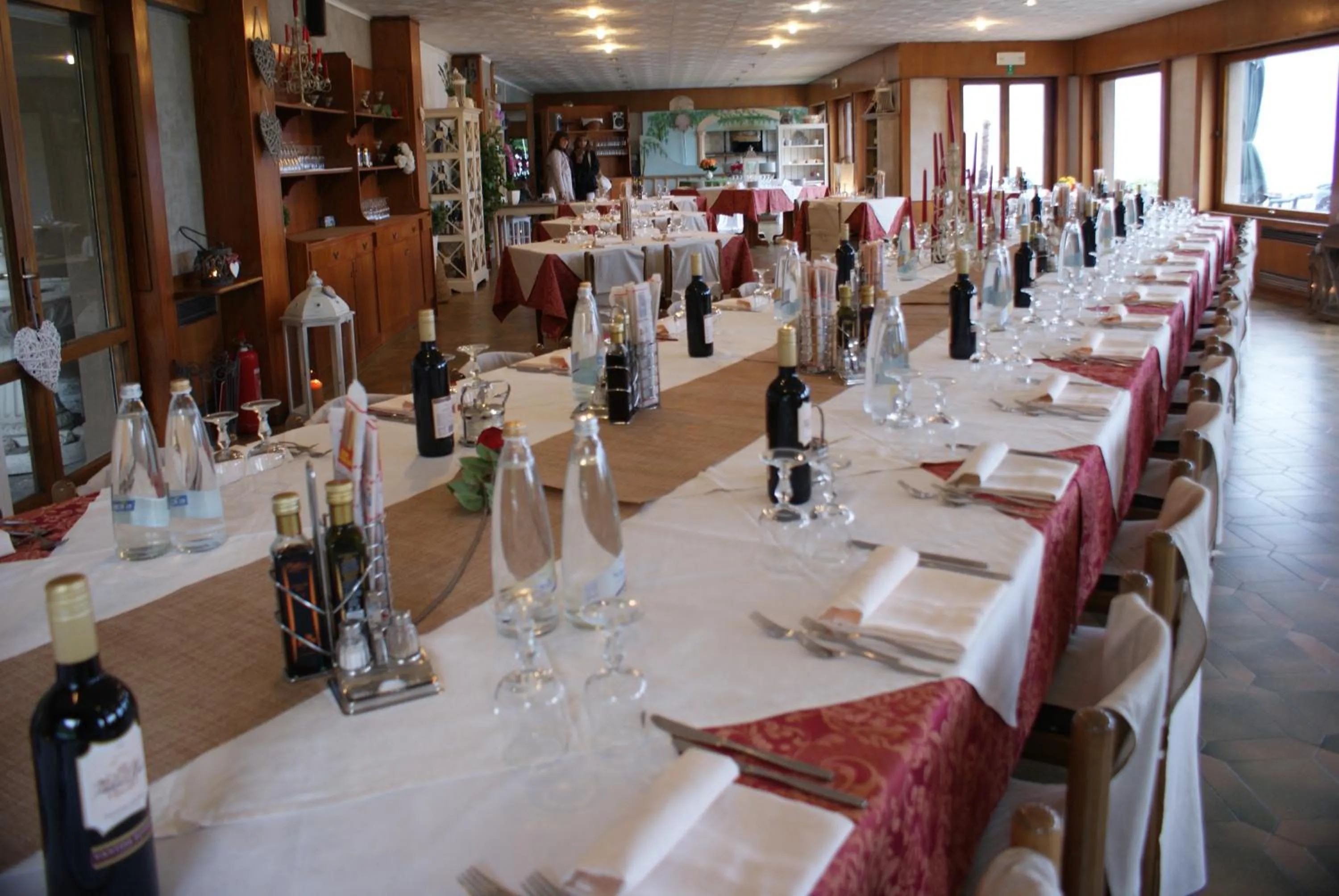 Restaurant/places to eat in Hotel Mirabeau
