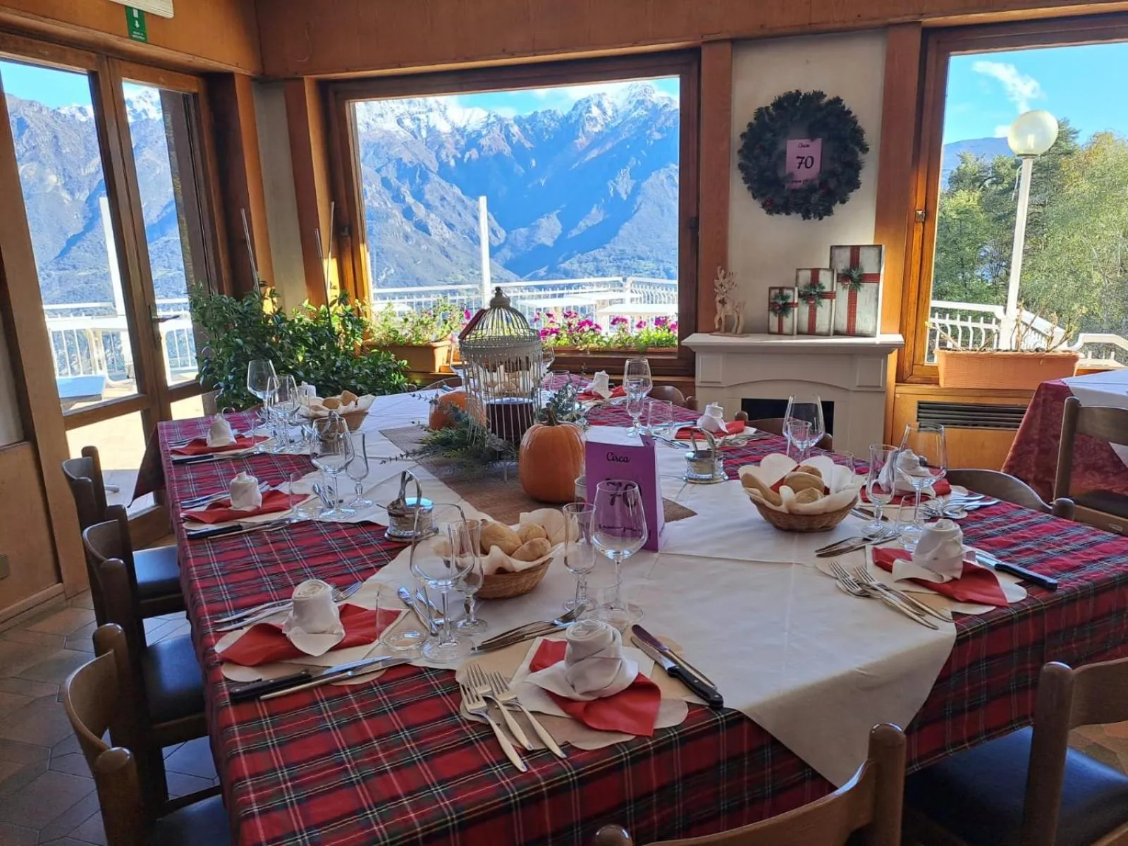 Restaurant/places to eat in Hotel Mirabeau