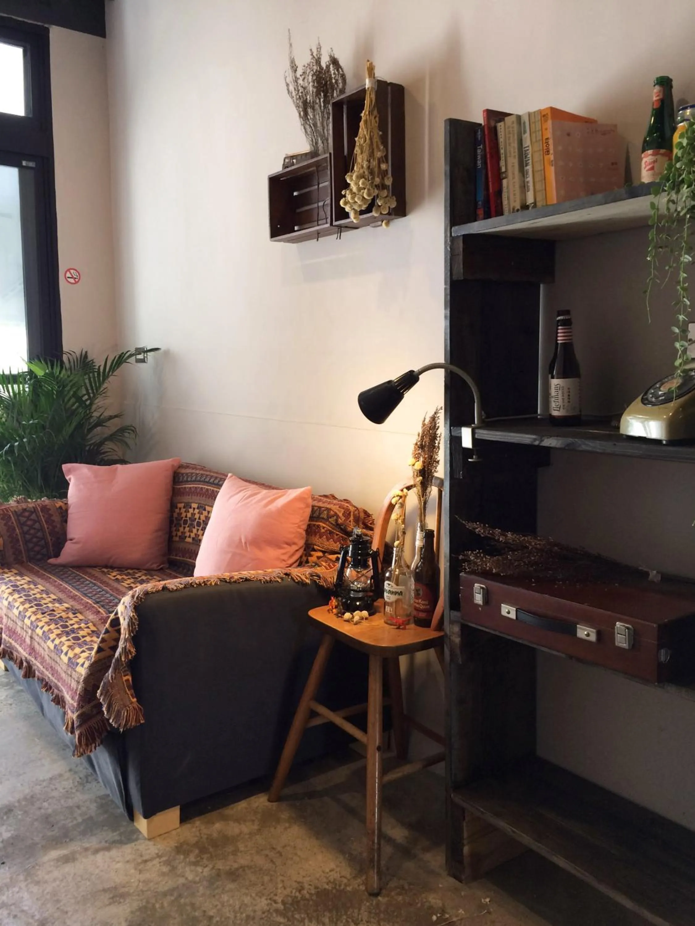 Communal lounge/ TV room in DONGMEN 3 Hostel