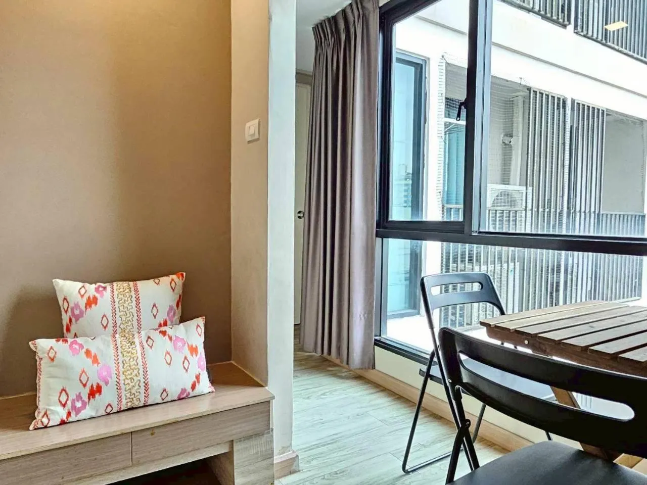 Baan Tanwa - MRT Ratchadapisek Exit 1 or 2