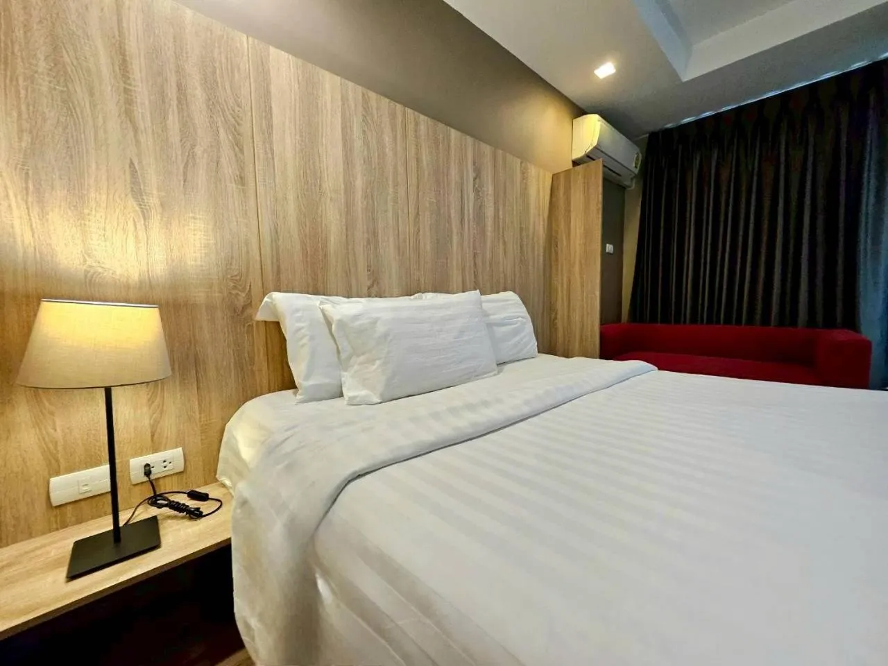 Bed in Baan Tanwa - MRT Ratchadapisek Exit 1 or 2