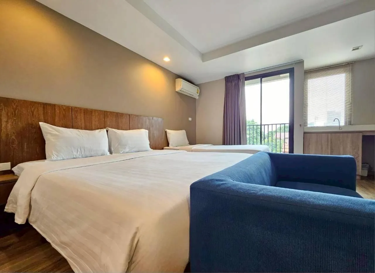 Bed in Baan Tanwa - MRT Ratchadapisek Exit 1 or 2