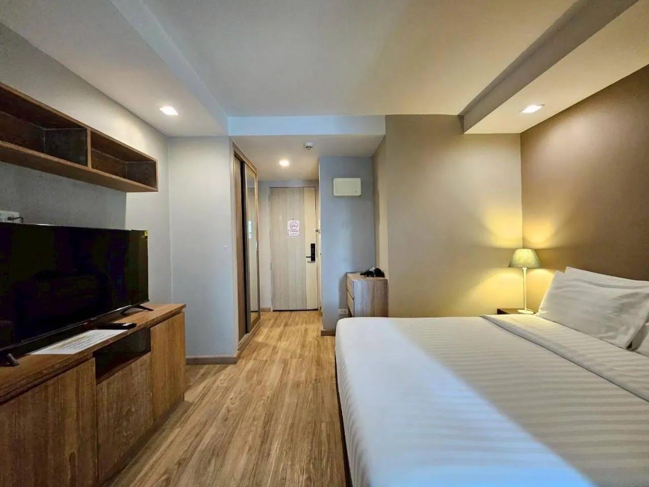 Bed in Baan Tanwa - MRT Ratchadapisek Exit 1 or 2