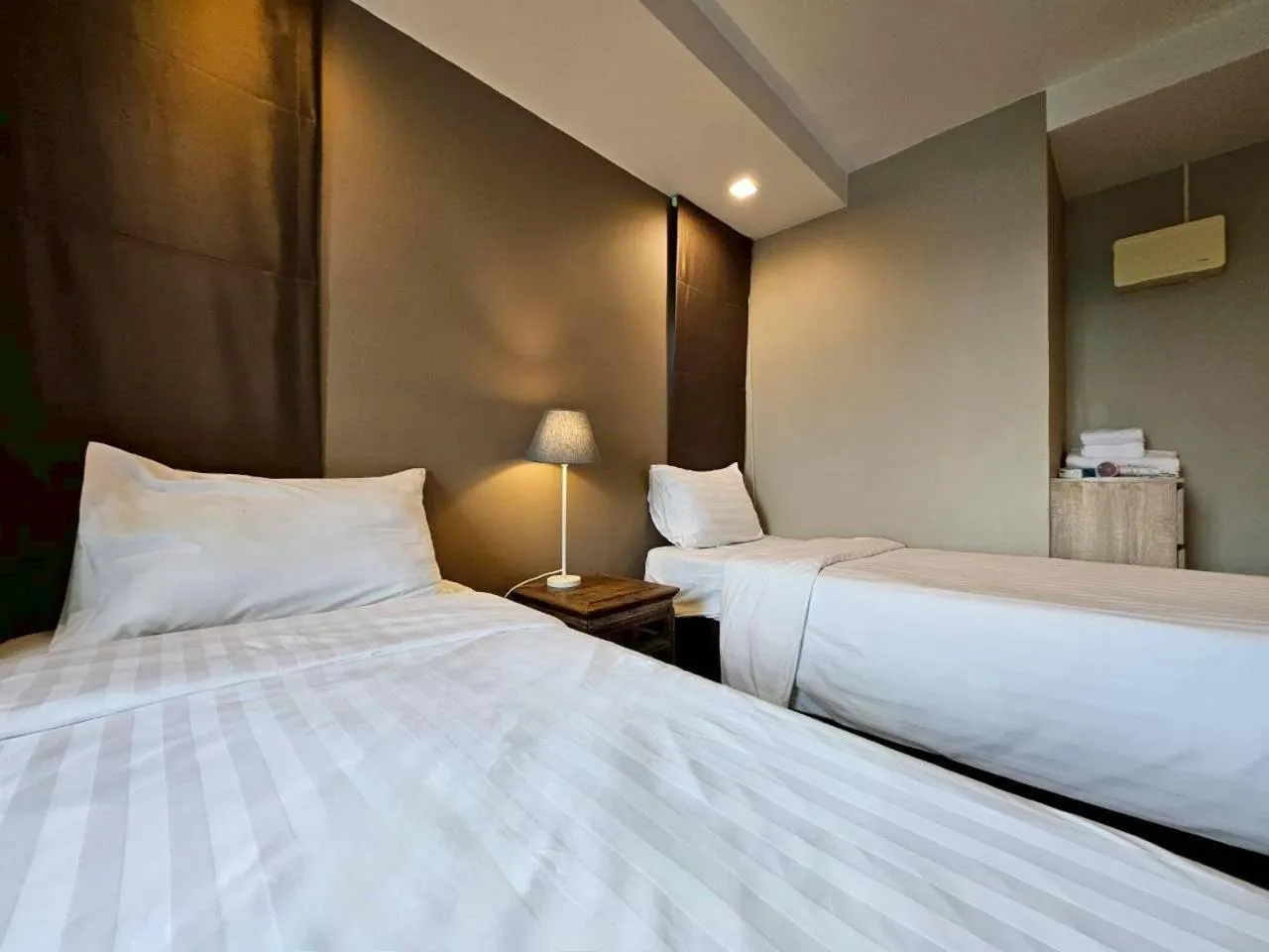 Bed in Baan Tanwa - MRT Ratchadapisek Exit 1 or 2