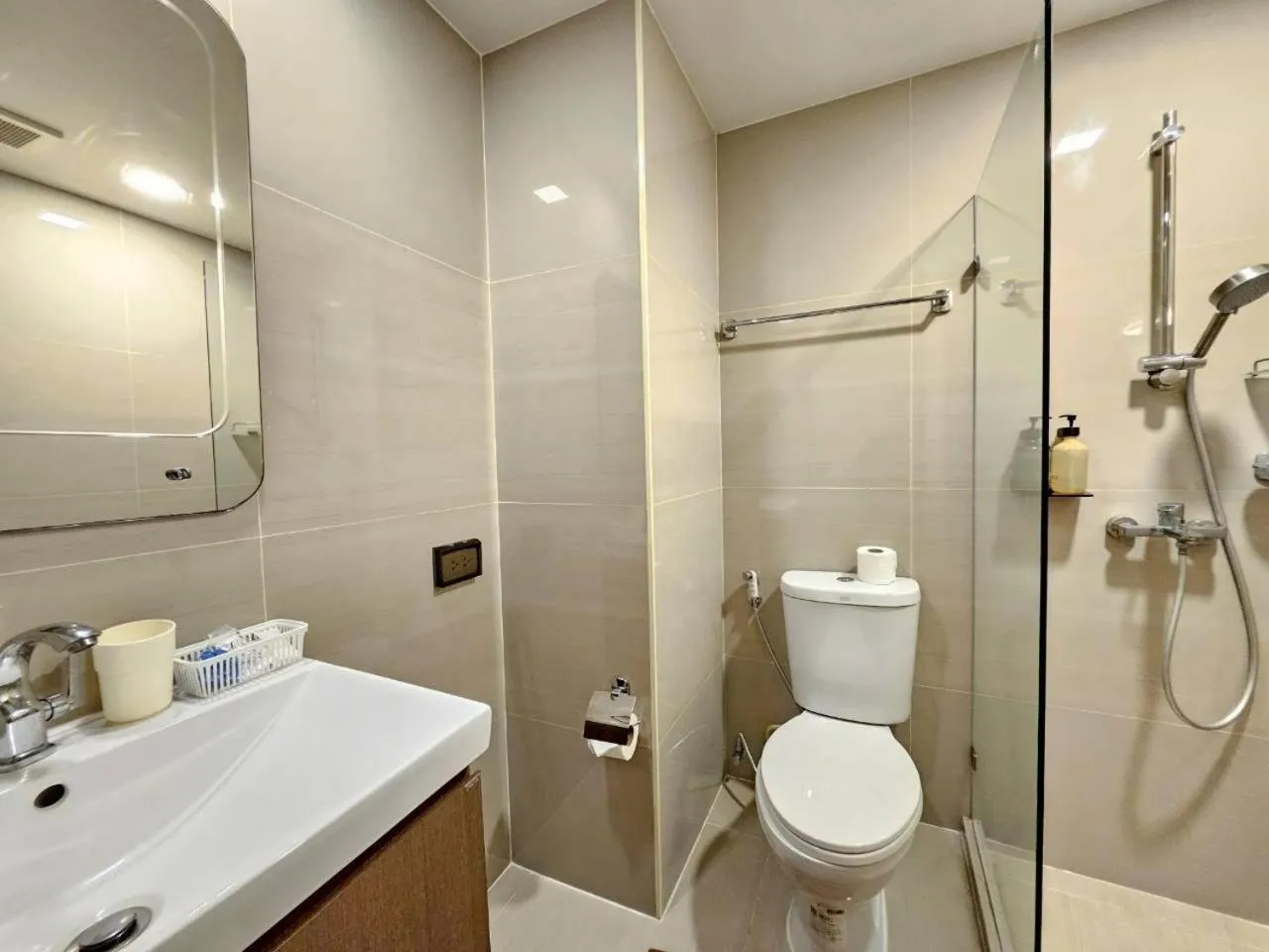 Baan Tanwa - MRT Ratchadapisek Exit 1 or 2