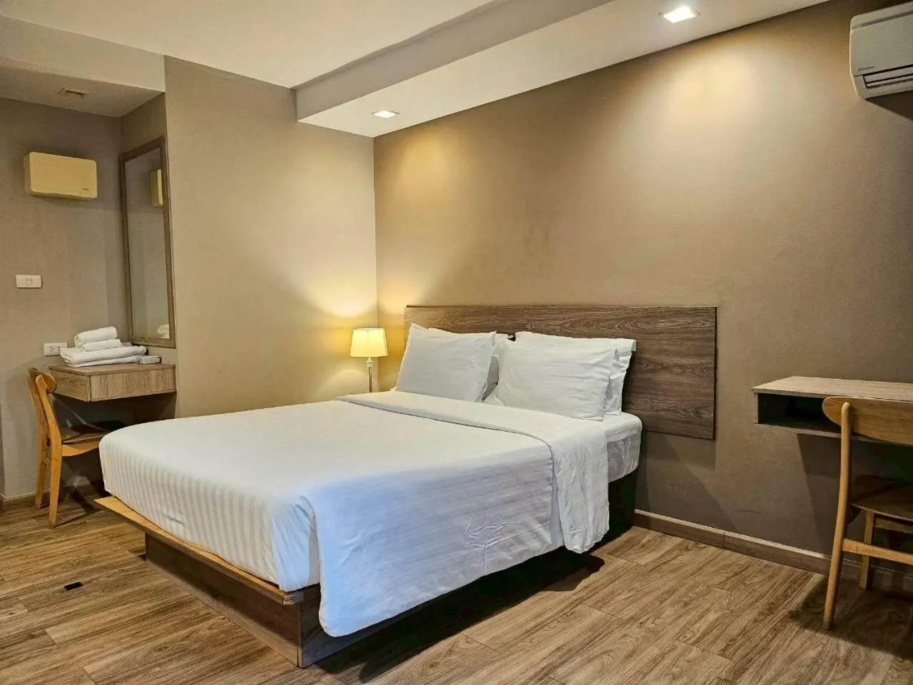 Bed in Baan Tanwa - MRT Ratchadapisek Exit 1 or 2