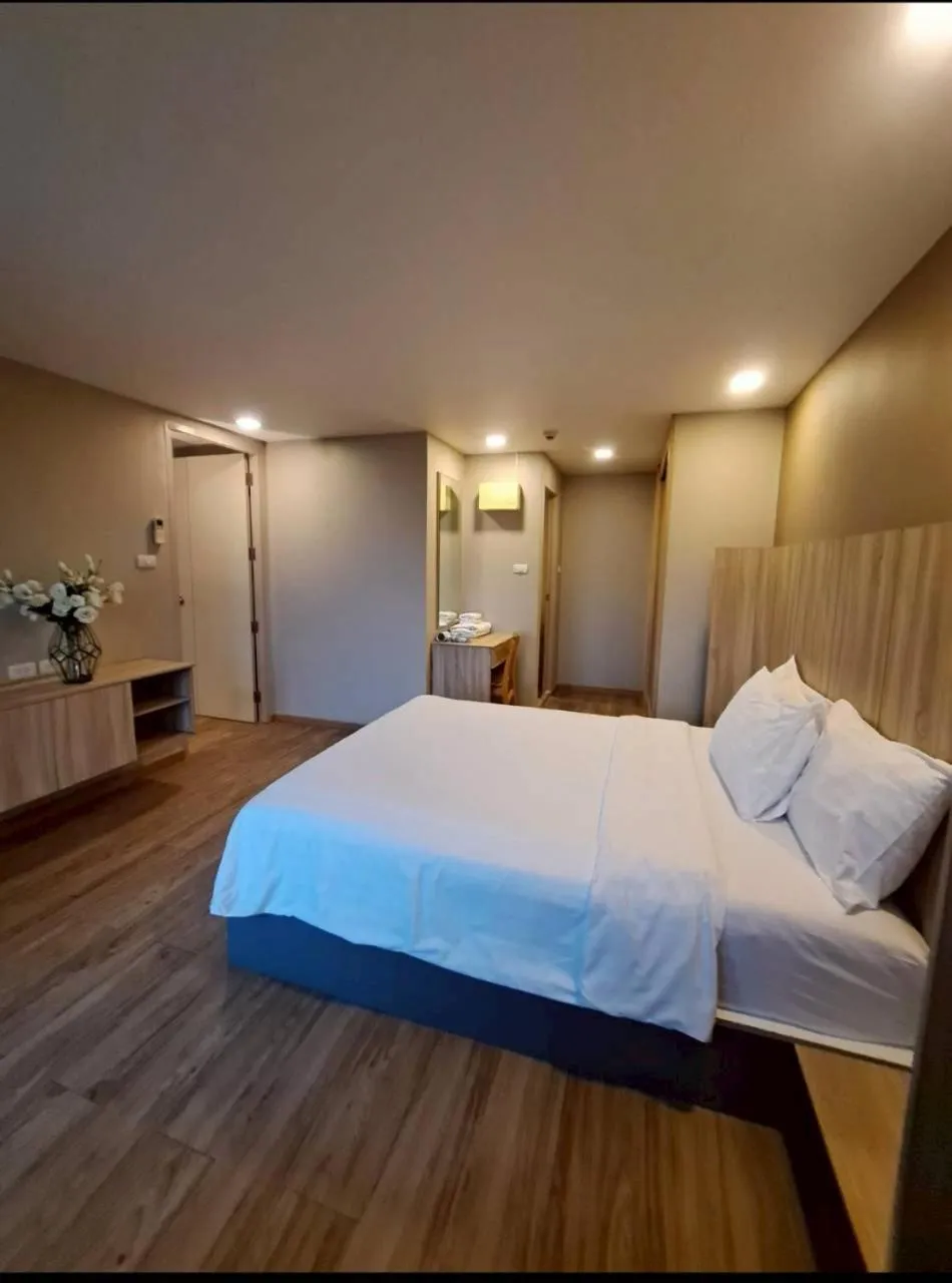 Bed in Baan Tanwa - MRT Ratchadapisek Exit 1 or 2