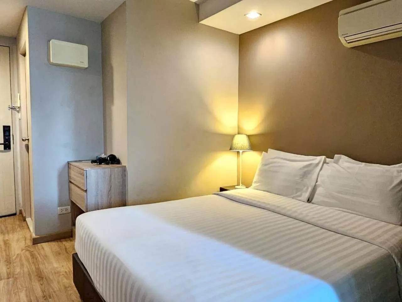 Bed in Baan Tanwa - MRT Ratchadapisek Exit 1 or 2