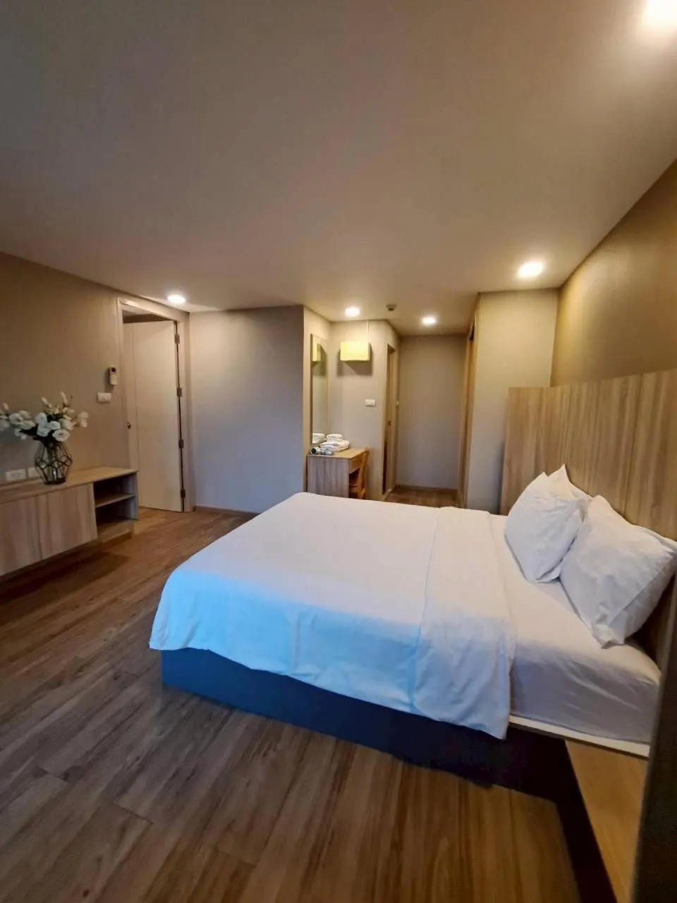 Bed in Baan Tanwa - MRT Ratchadapisek Exit 1 or 2