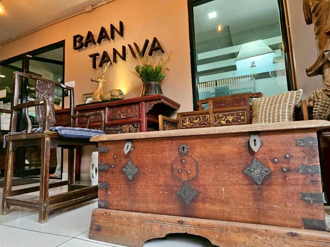 Baan Tanwa - MRT Ratchadapisek Exit 1 or 2