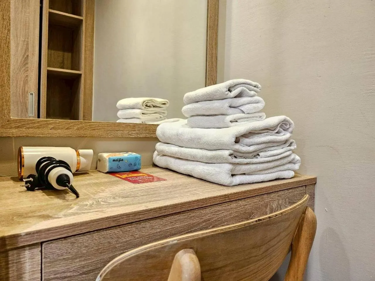 Baan Tanwa - MRT Ratchadapisek Exit 1 or 2