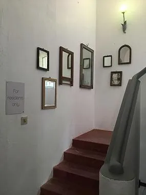 Text overlay in Villa Helena