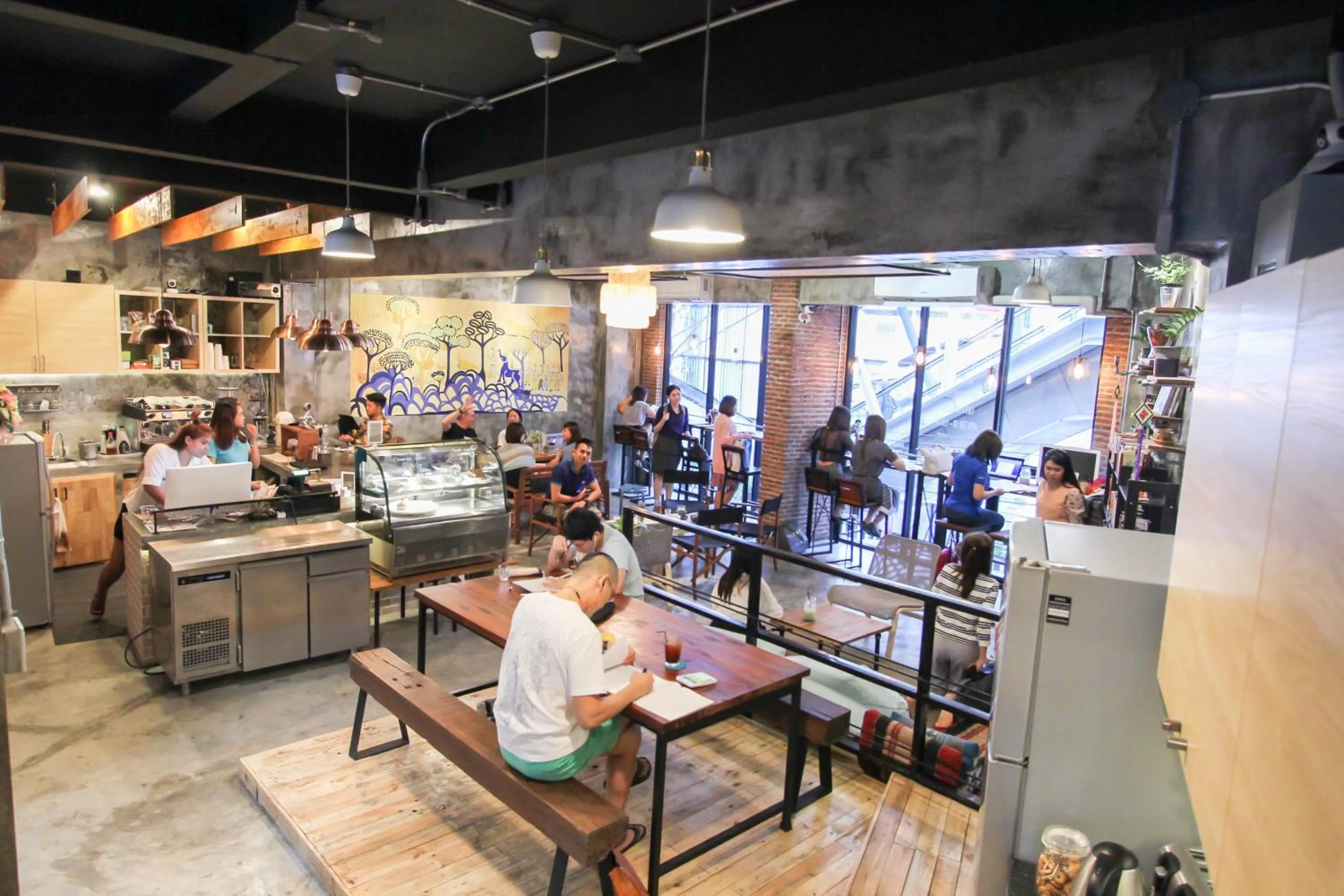 Restaurant/places to eat in ThongLor Travellers Hostel and Cafe