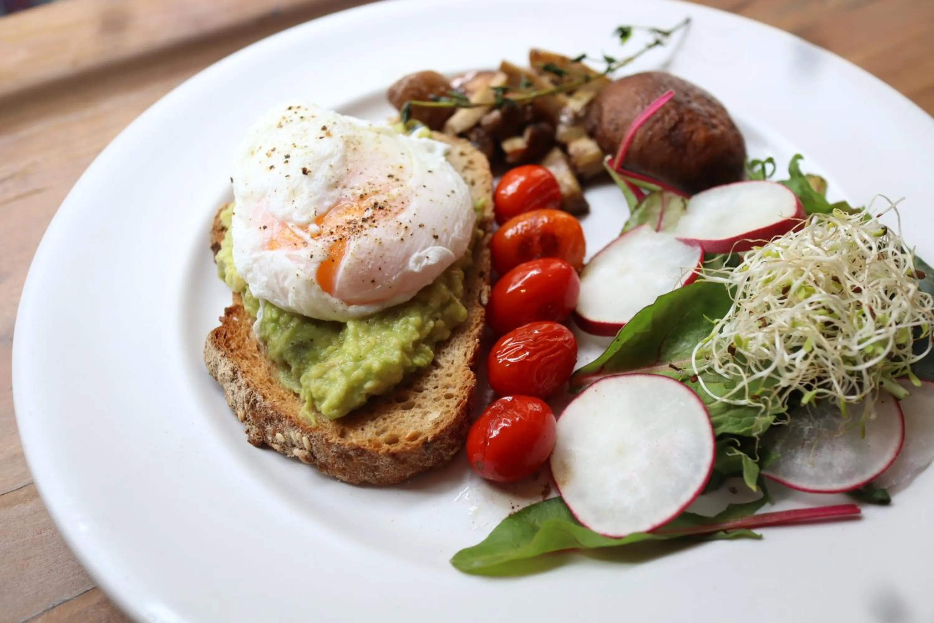 ThongLor Travellers Hostel and Cafe