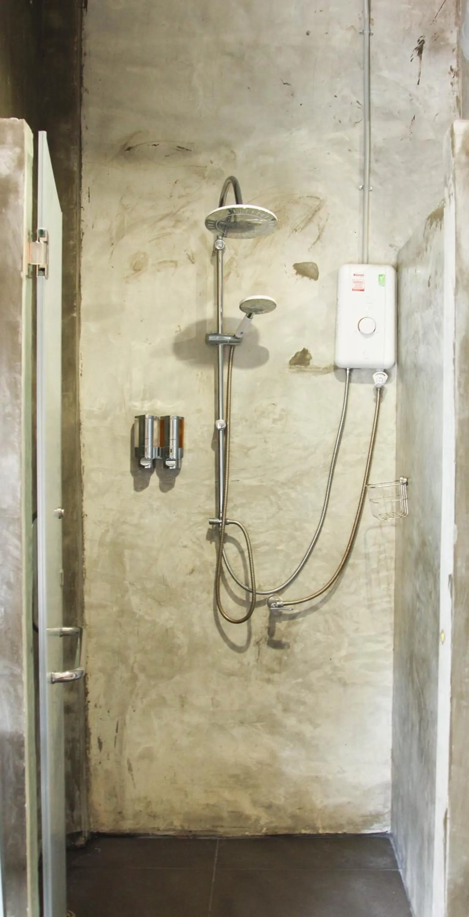 Bathroom in ThongLor Travellers Hostel and Cafe