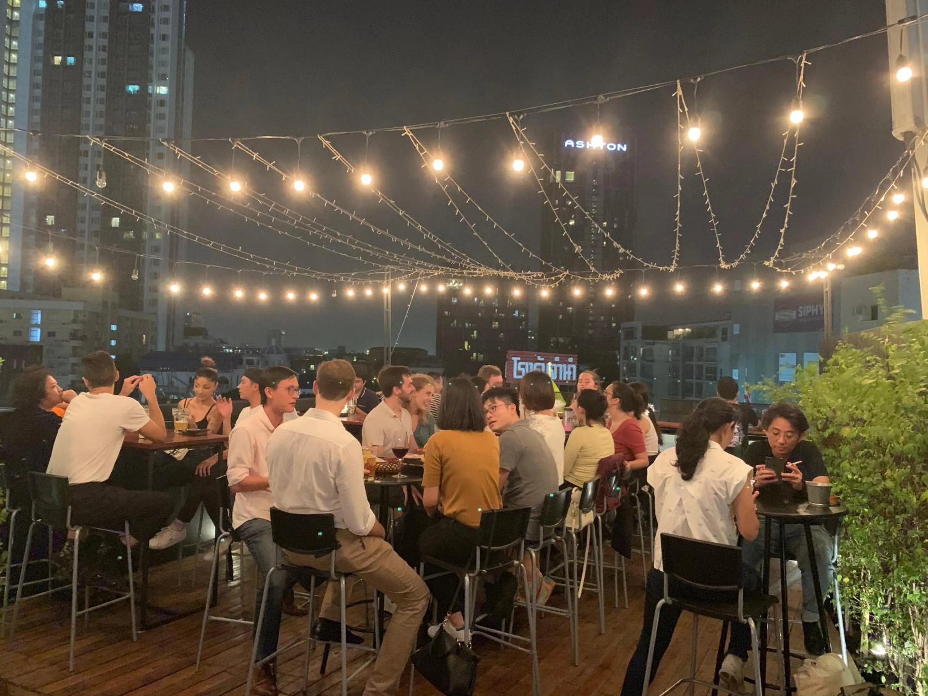 ThongLor Travellers Hostel and Cafe