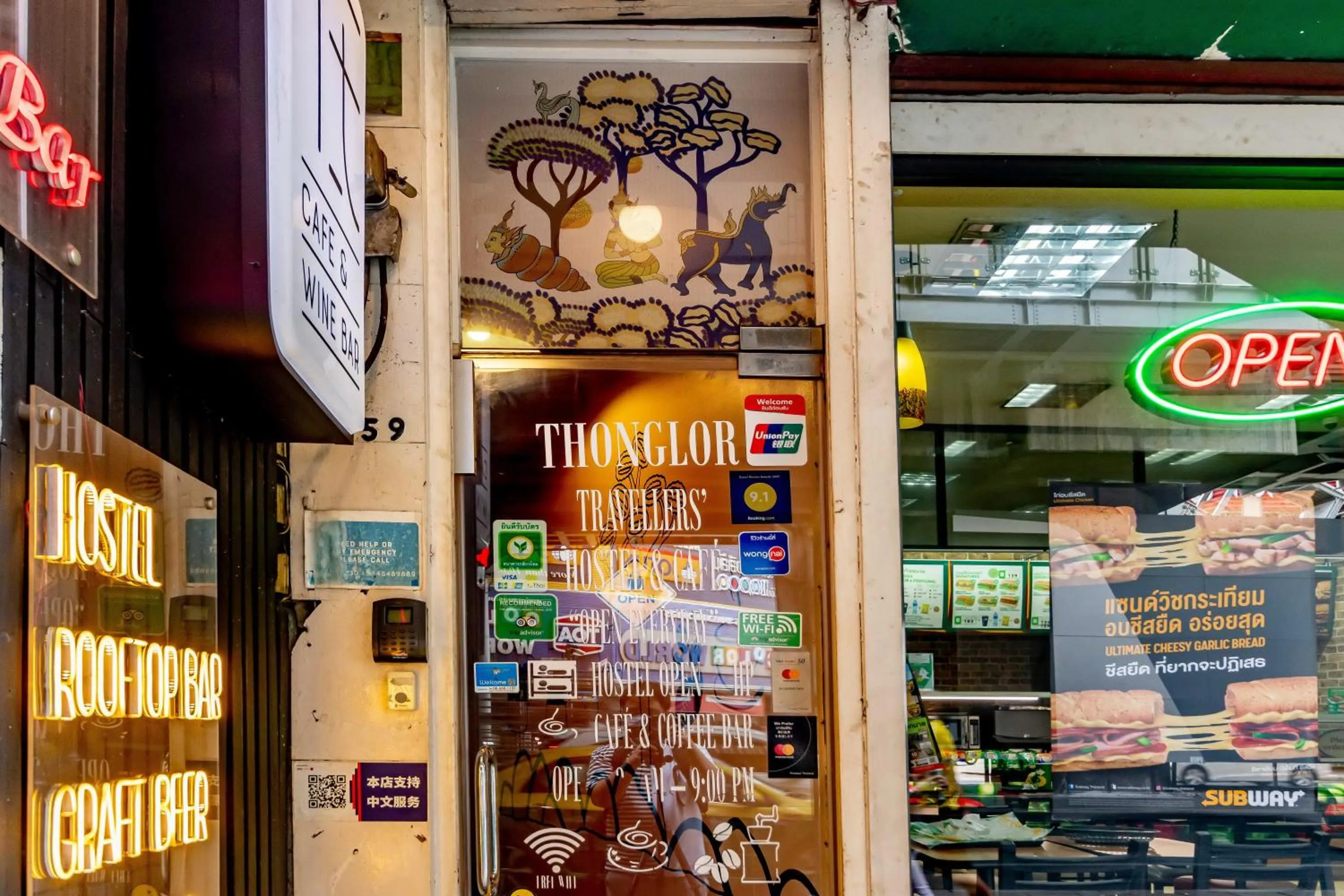 ThongLor Travellers Hostel and Cafe