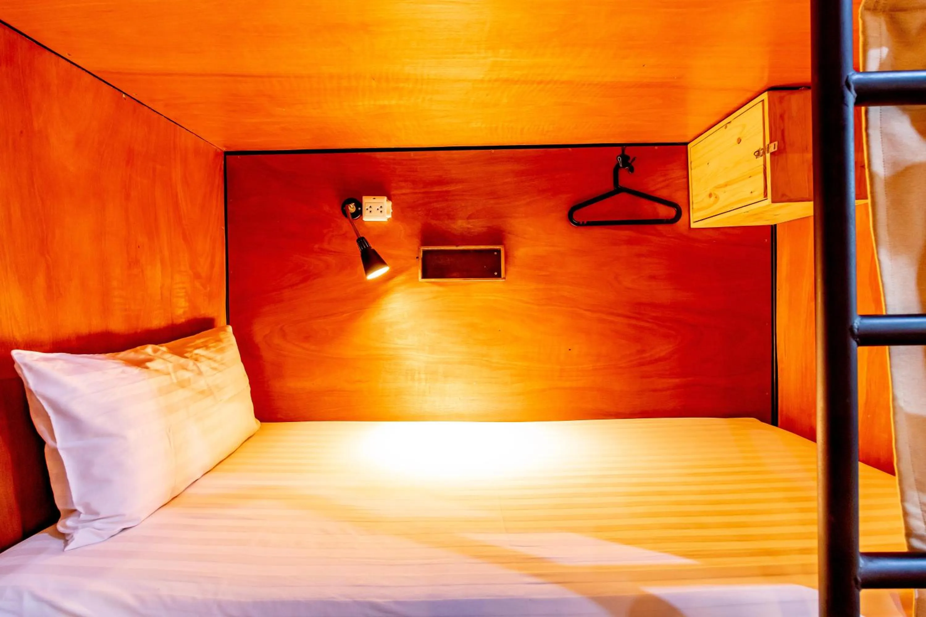 ThongLor Travellers Hostel and Cafe