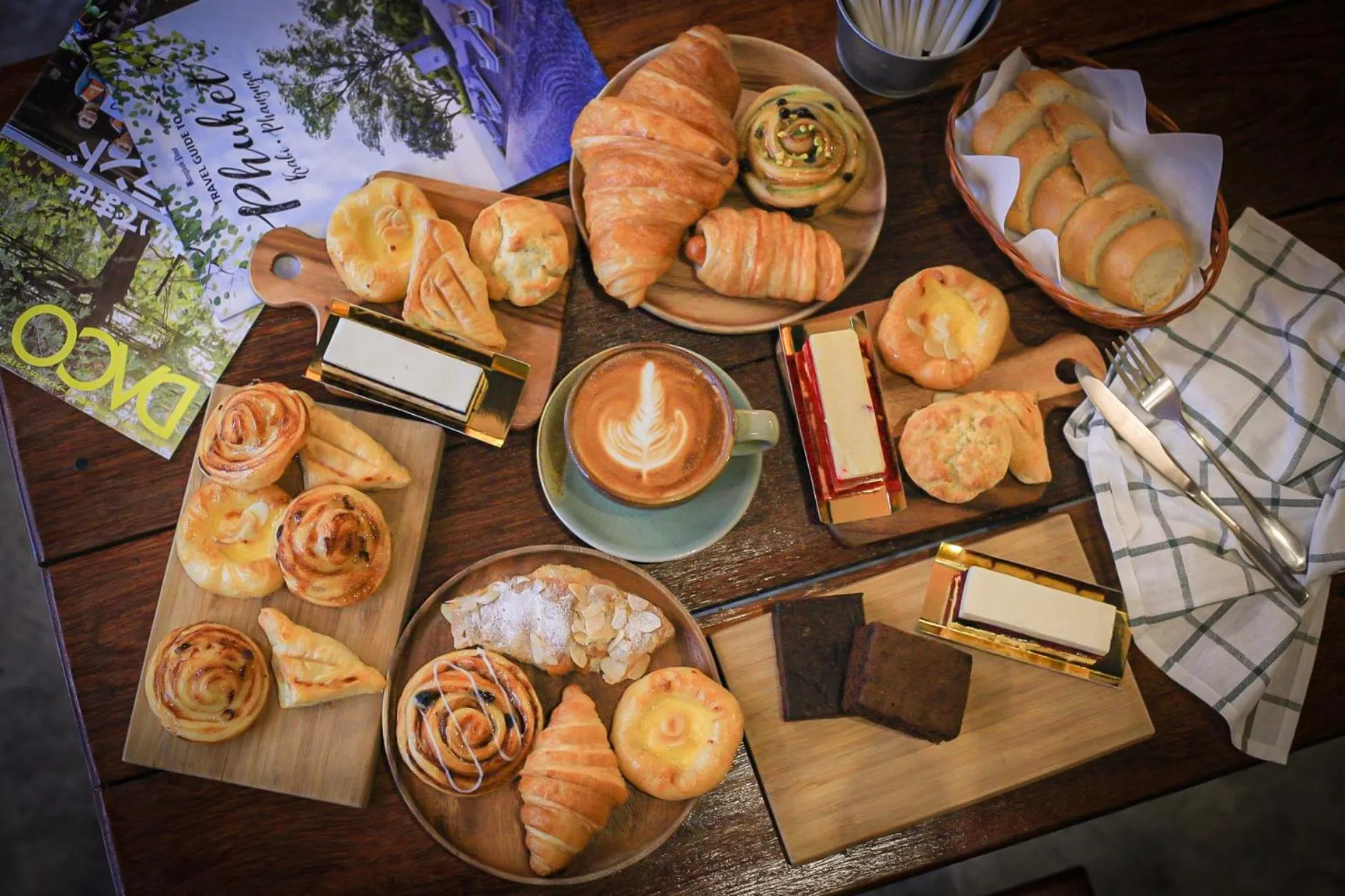 ThongLor Travellers Hostel and Cafe