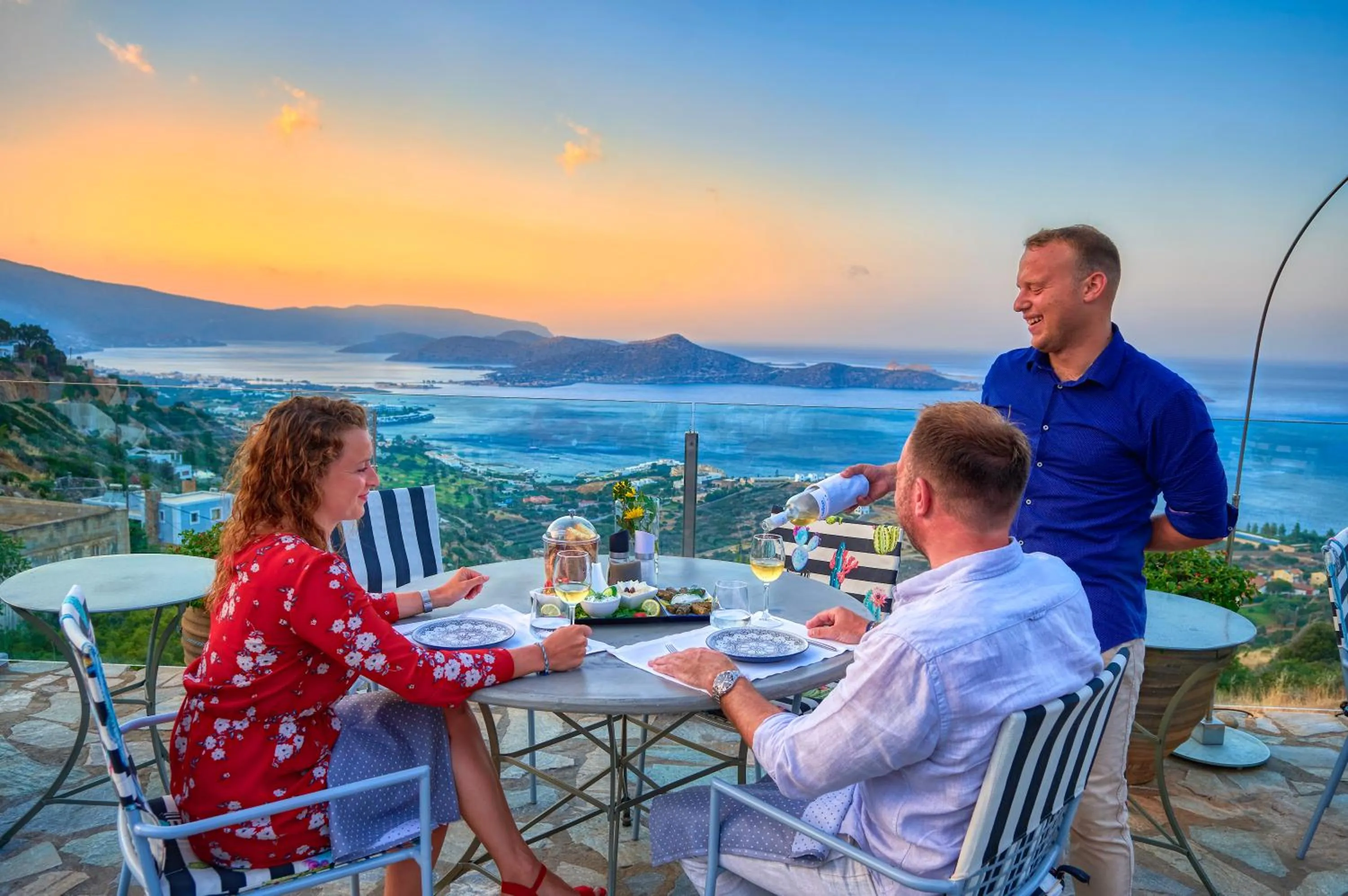 Restaurant/places to eat in Adrakos Apartments (Adults Only)