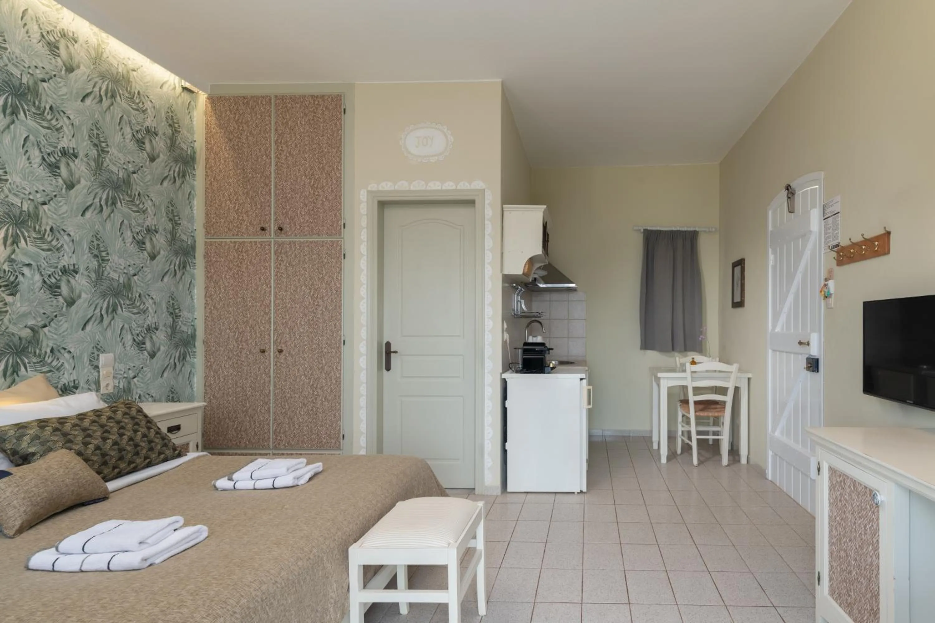 Photo of the whole room, Bed in Adrakos Apartments (Adults Only)