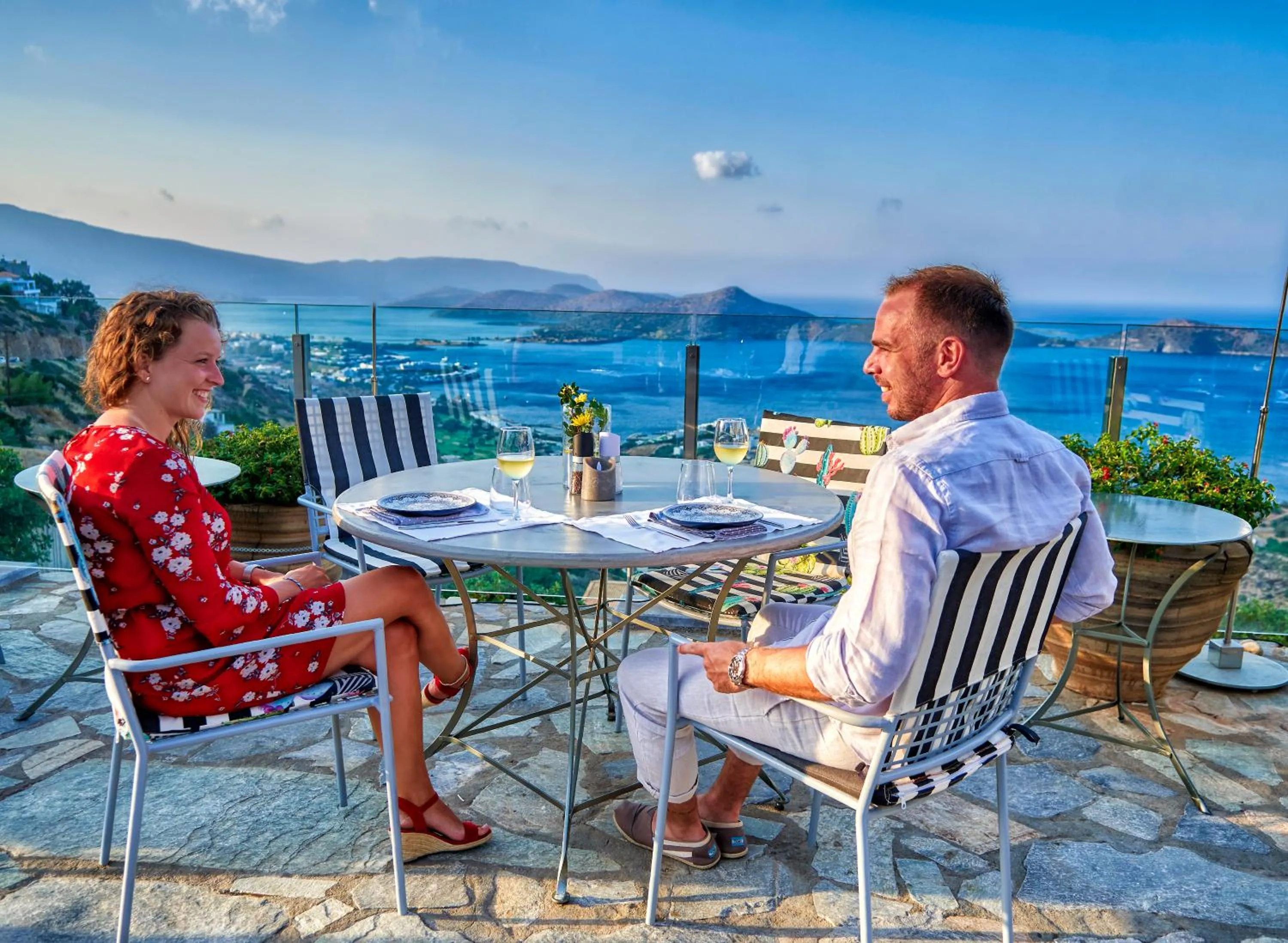 Restaurant/places to eat in Adrakos Apartments (Adults Only)