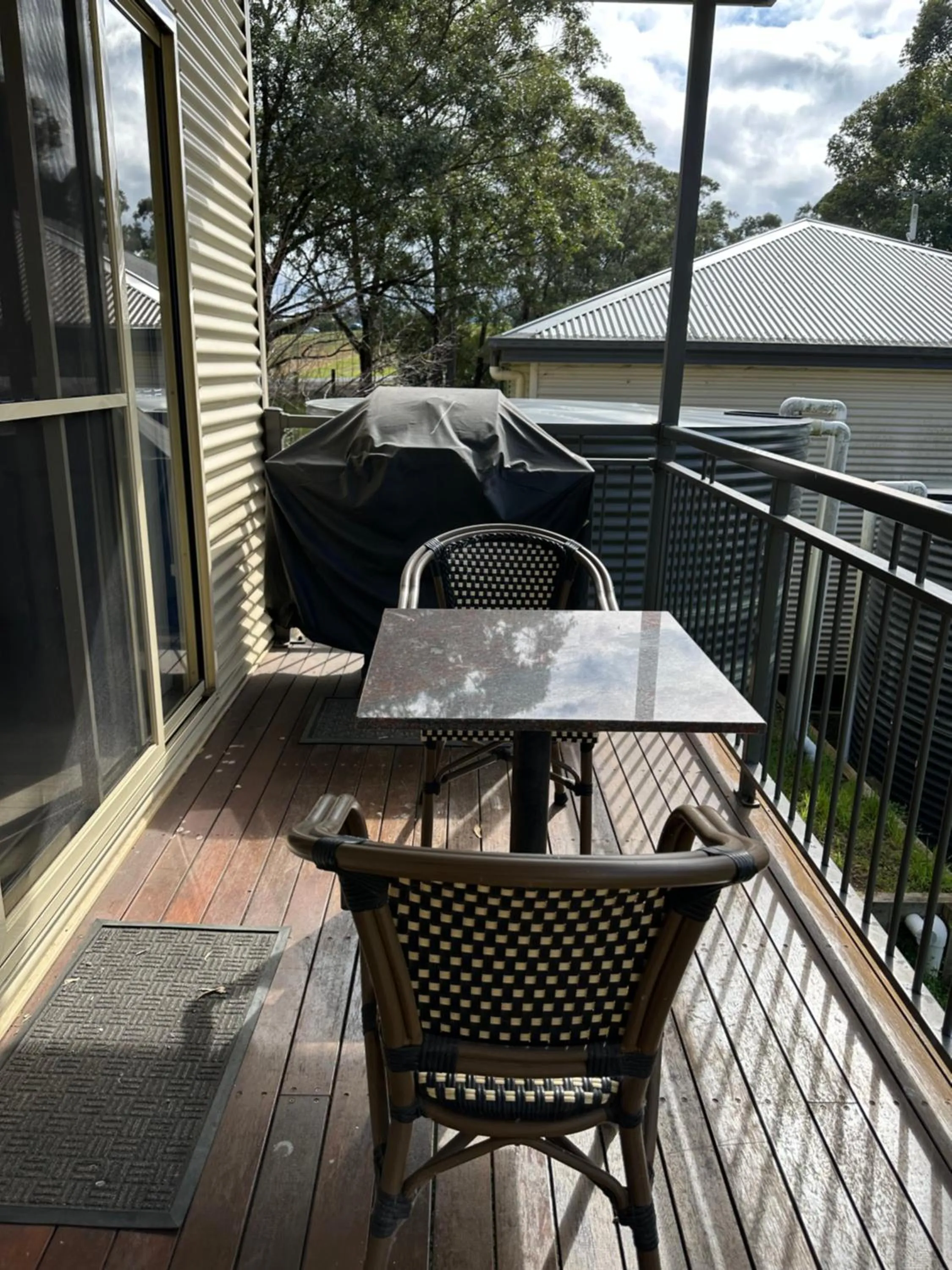 Patio in Blueberry Hills On Comleroy Farmstay - Self-Contained Cottages