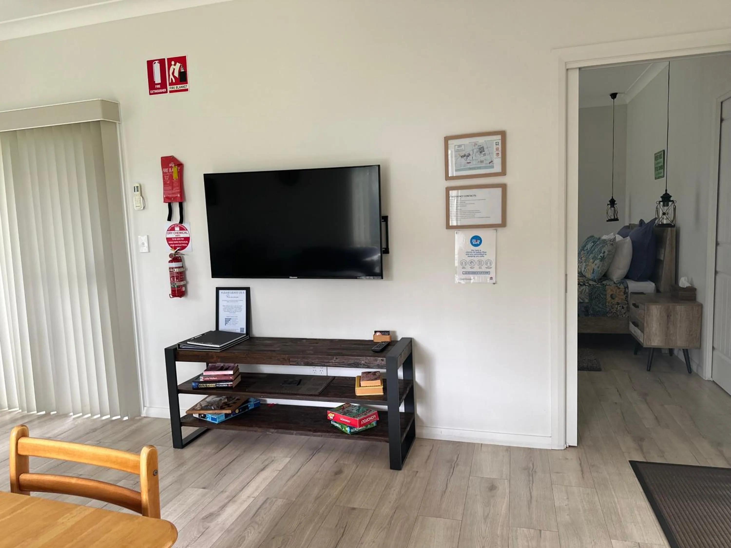 Communal lounge/ TV room in Blueberry Hills On Comleroy Farmstay - Self-Contained Cottages