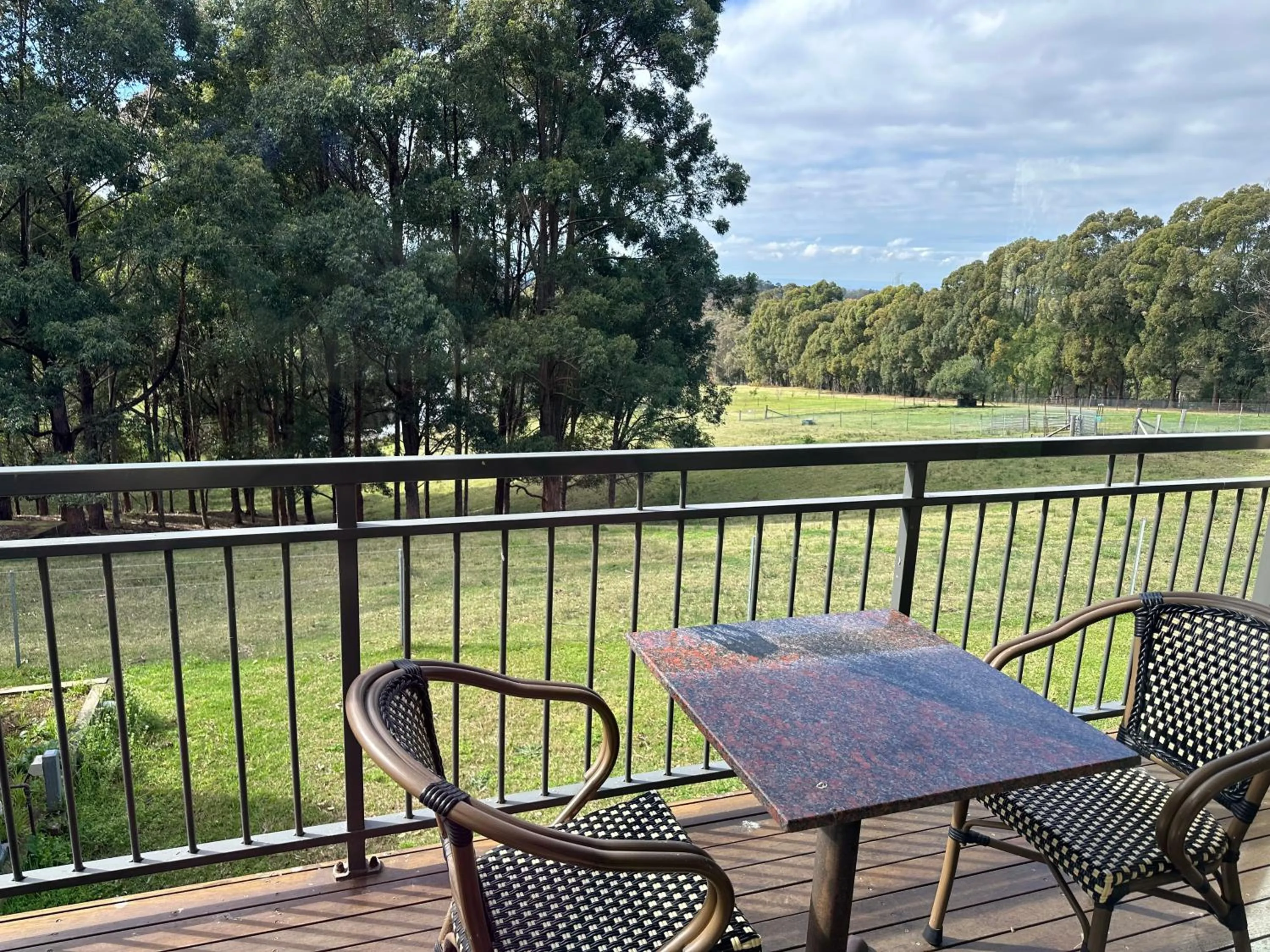 Spring in Blueberry Hills On Comleroy Farmstay - Self-Contained Cottages