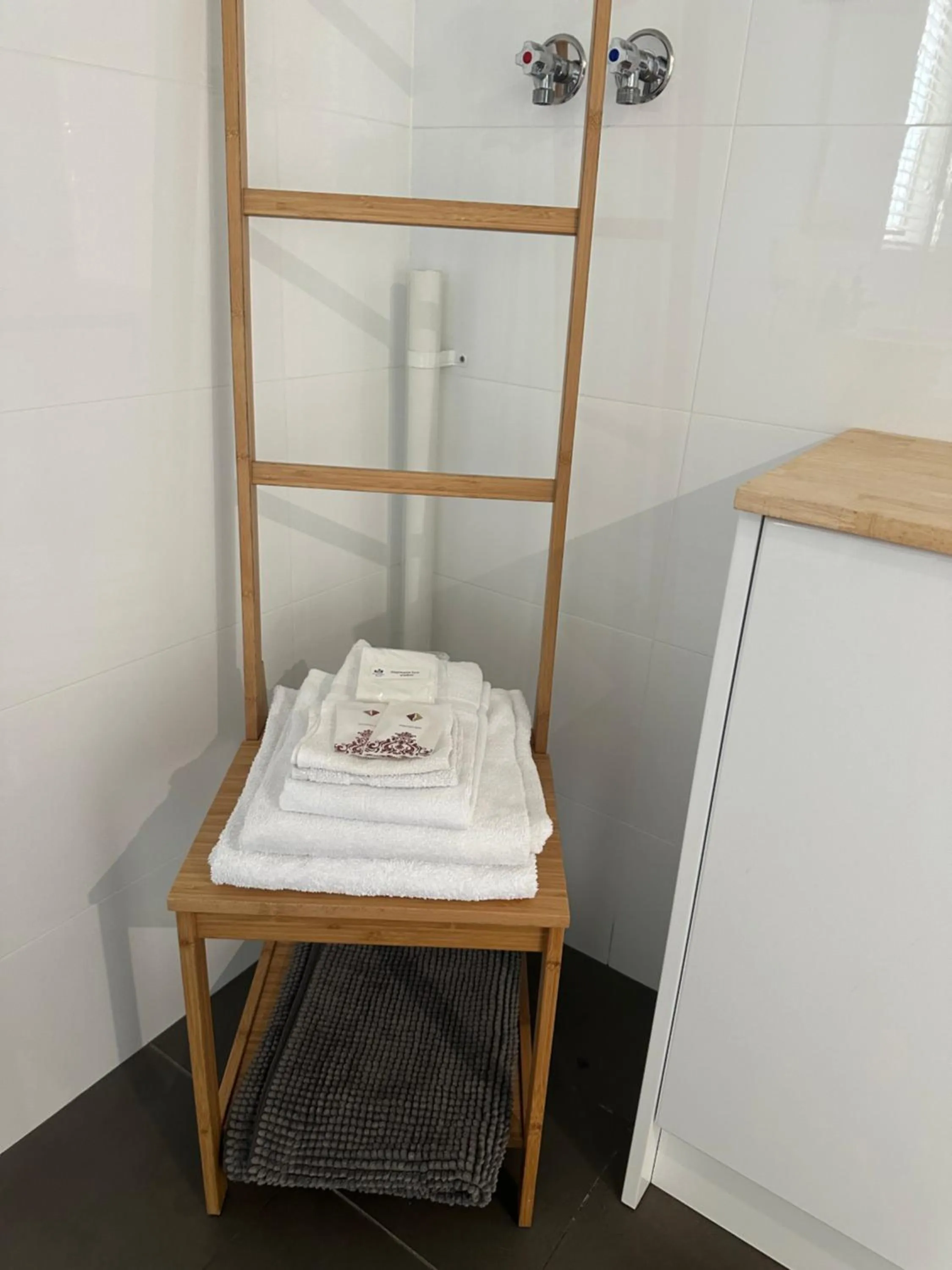 towels in Blueberry Hills On Comleroy Farmstay - Self-Contained Cottages