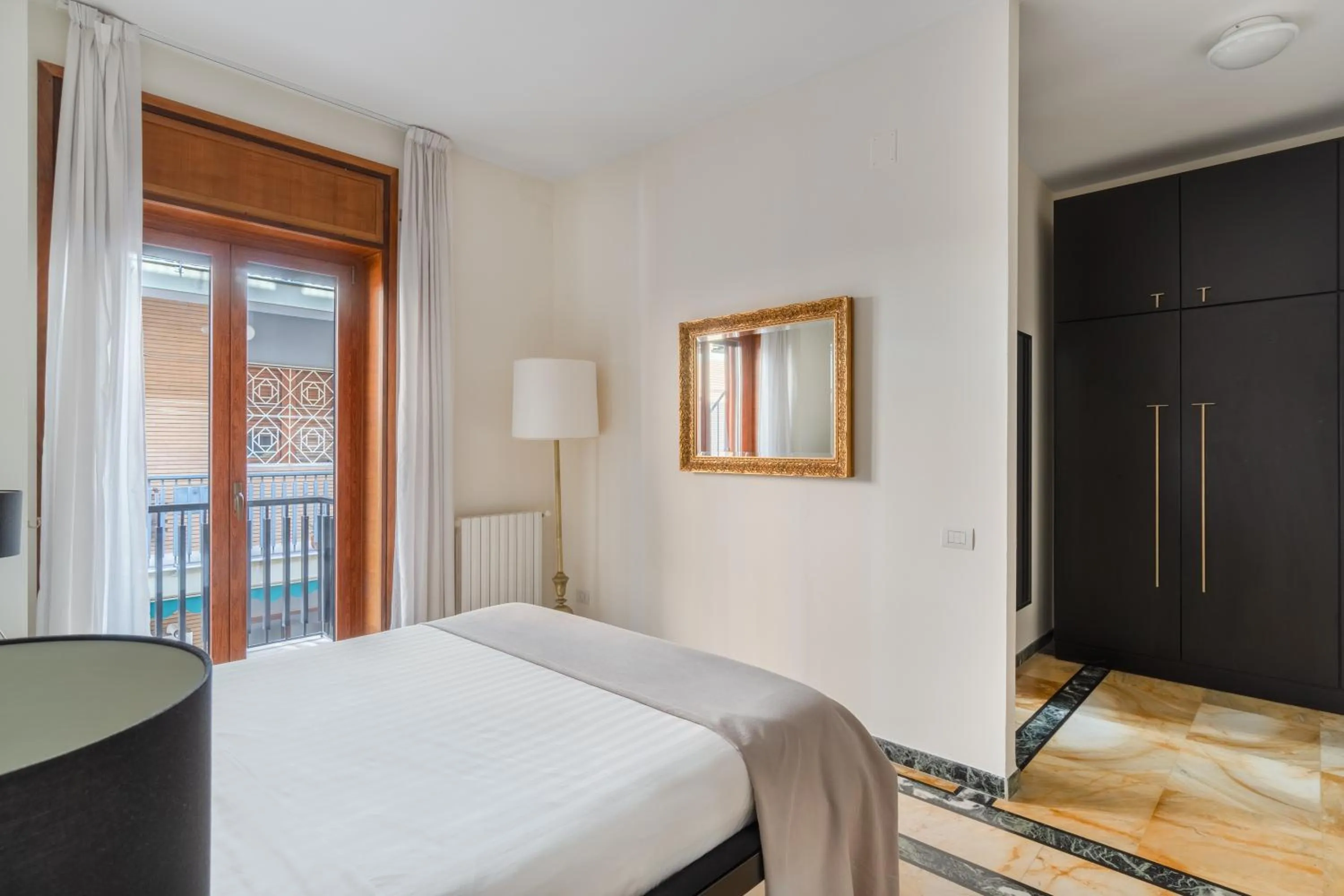 Bed in Starhost - GOLDEN SUITE