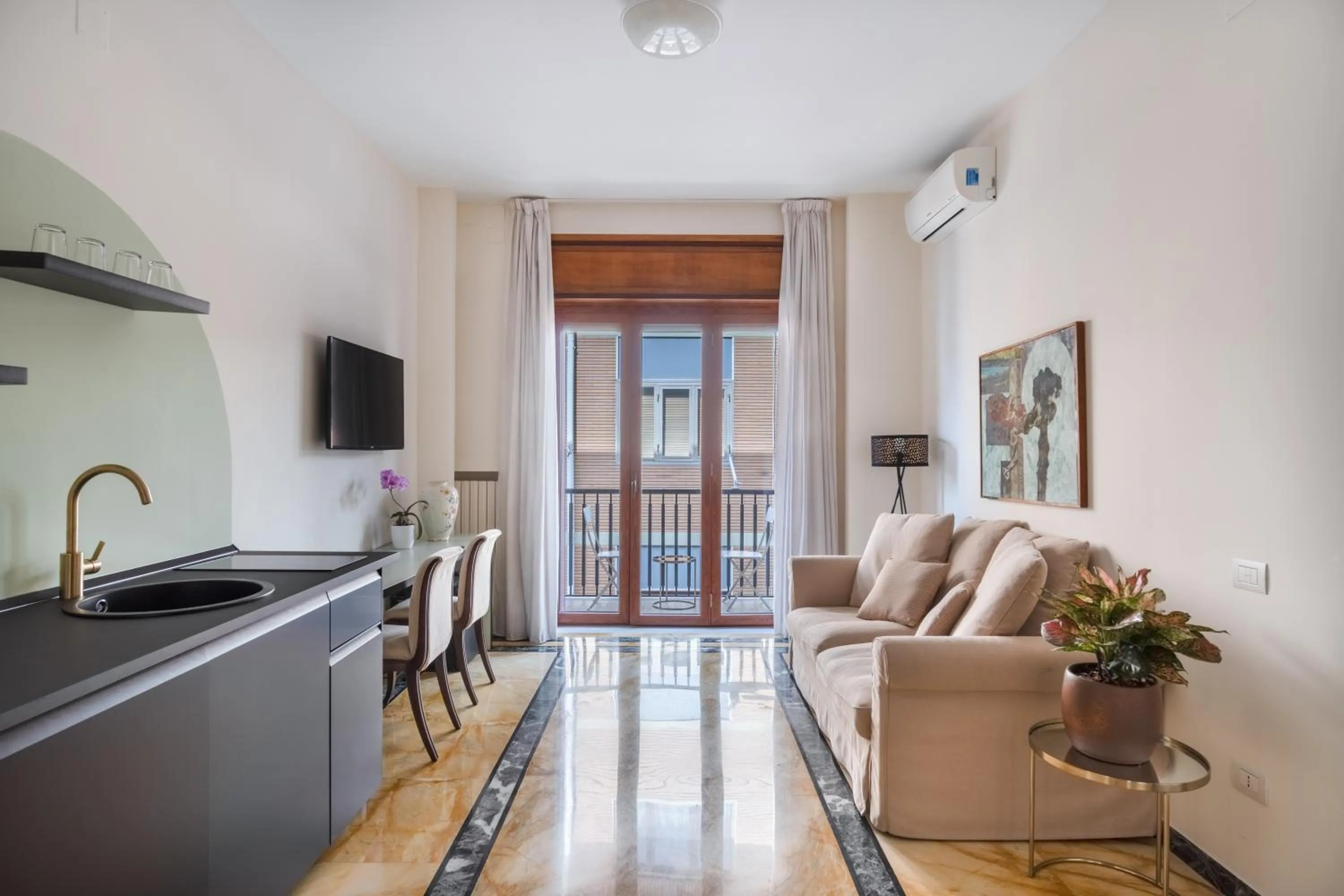 TV and multimedia in Starhost - GOLDEN SUITE