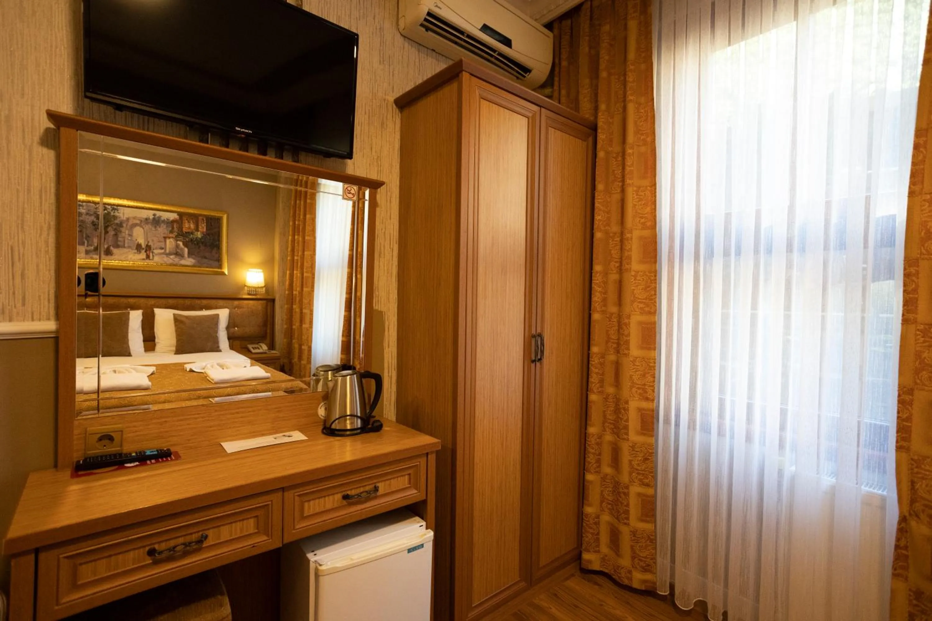 TV and multimedia, Bed in Tashkonak Studio Suites