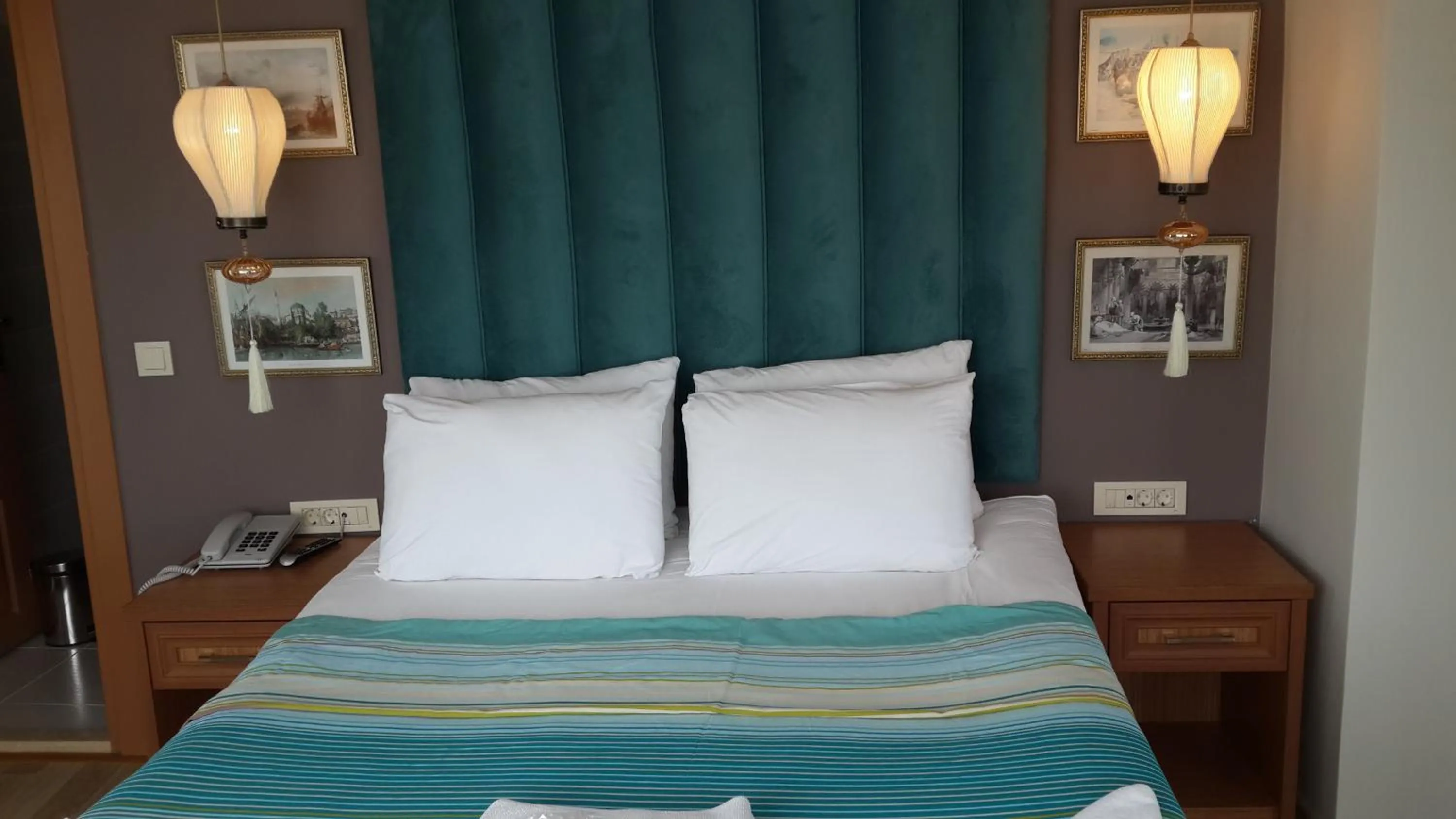 Bed in Tashkonak Studio Suites