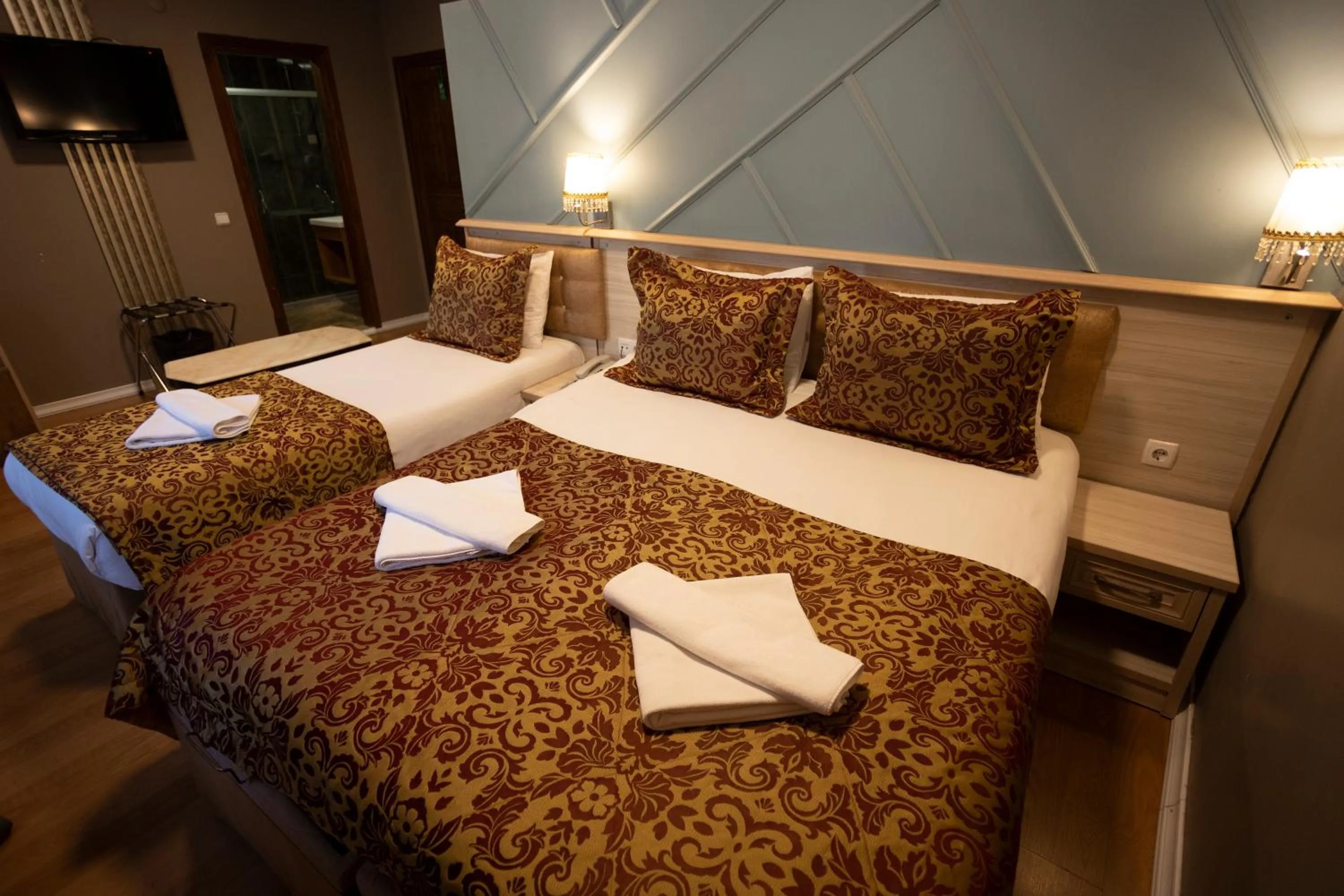 Bed in Tashkonak Studio Suites