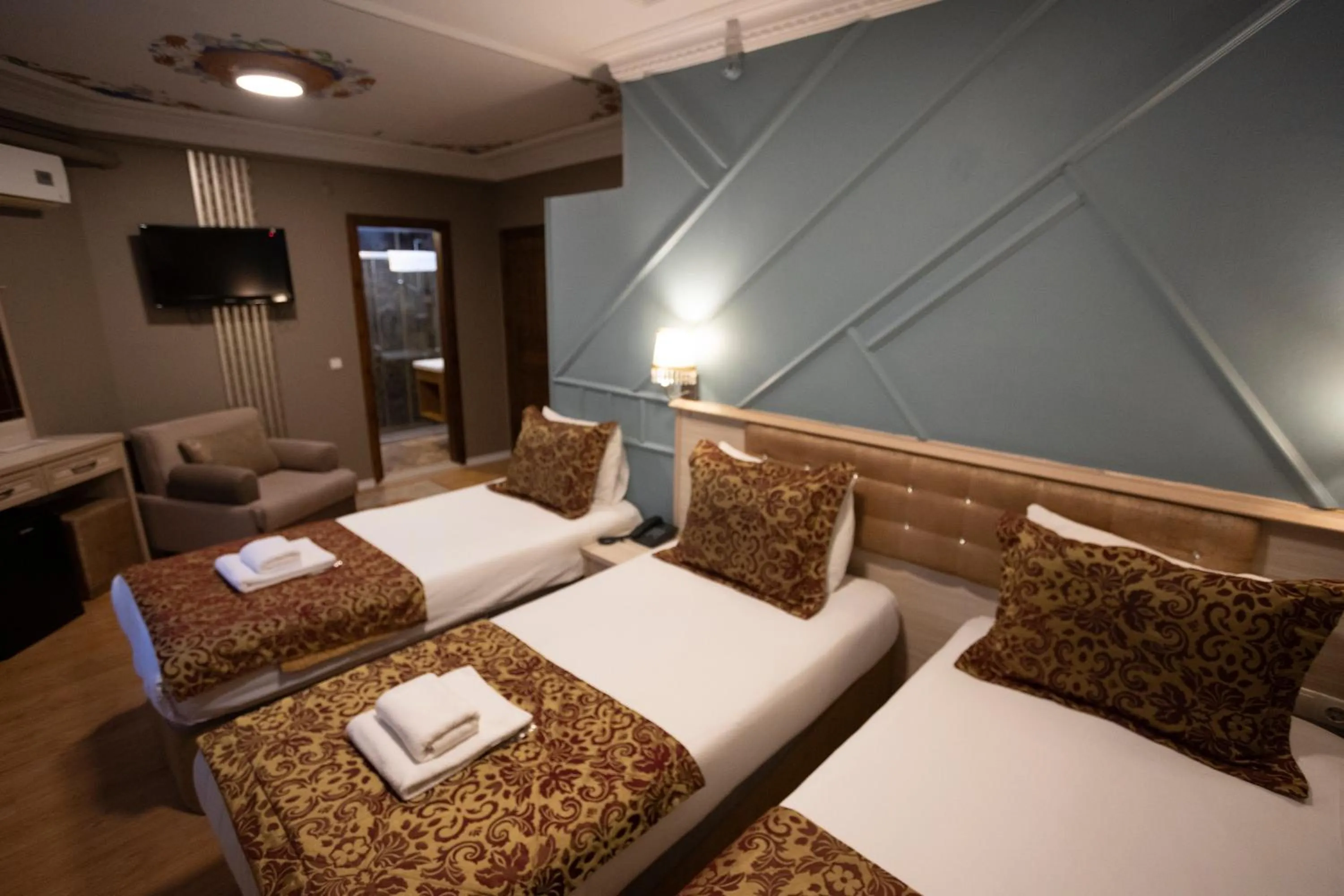 Bed in Tashkonak Studio Suites