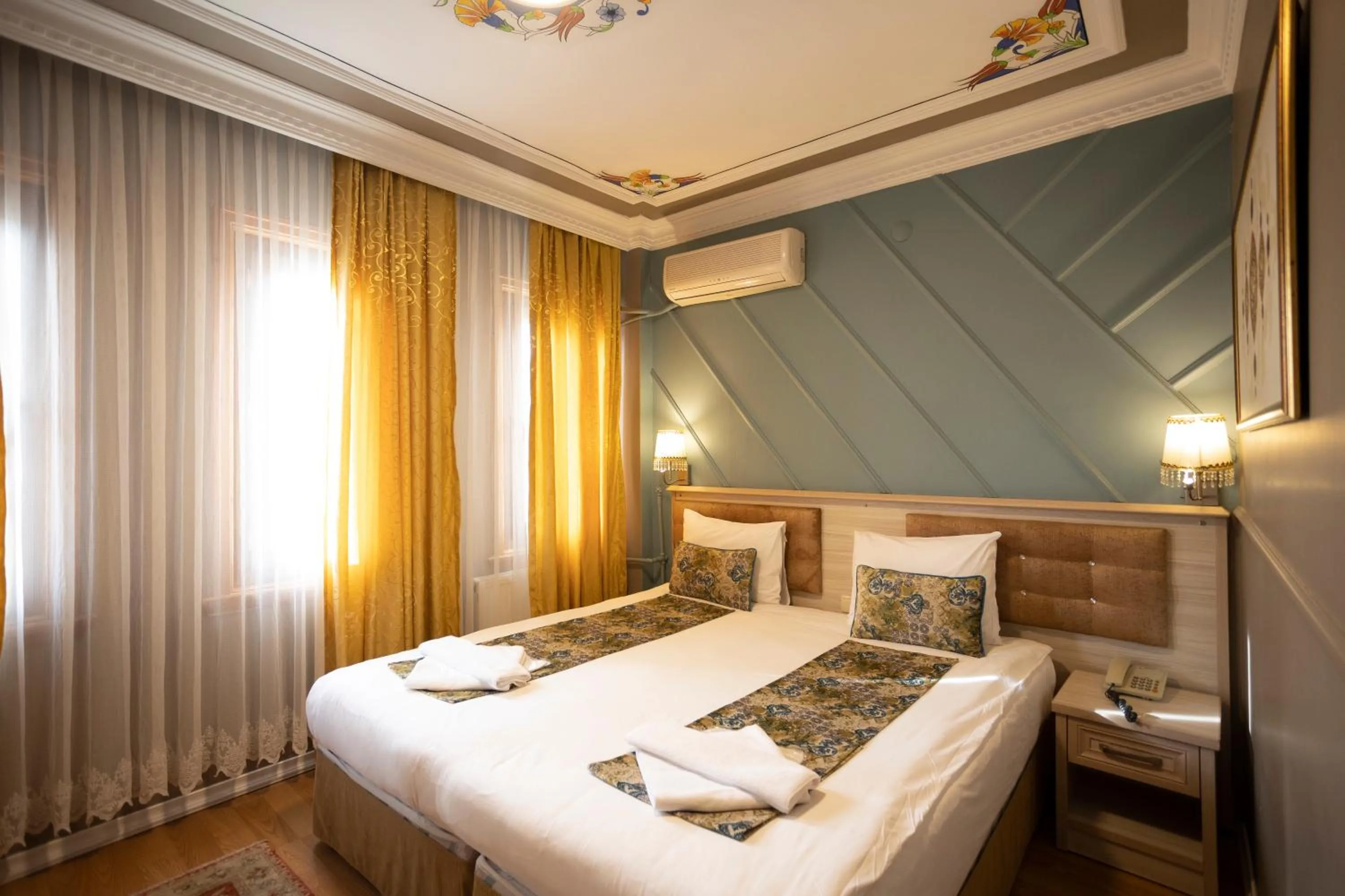 Bed in Tashkonak Studio Suites