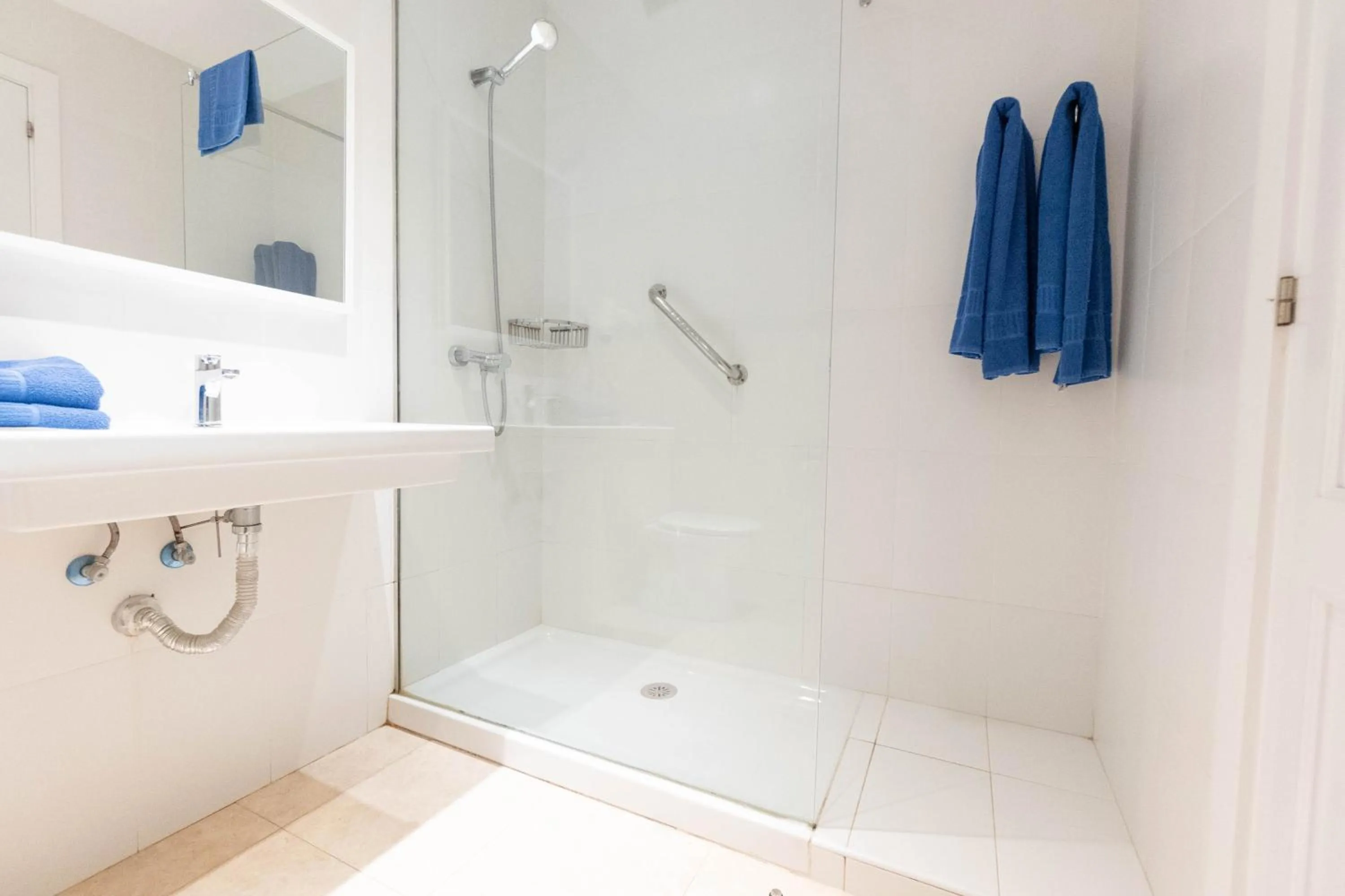 Bathroom in Apartamentos Flamingo