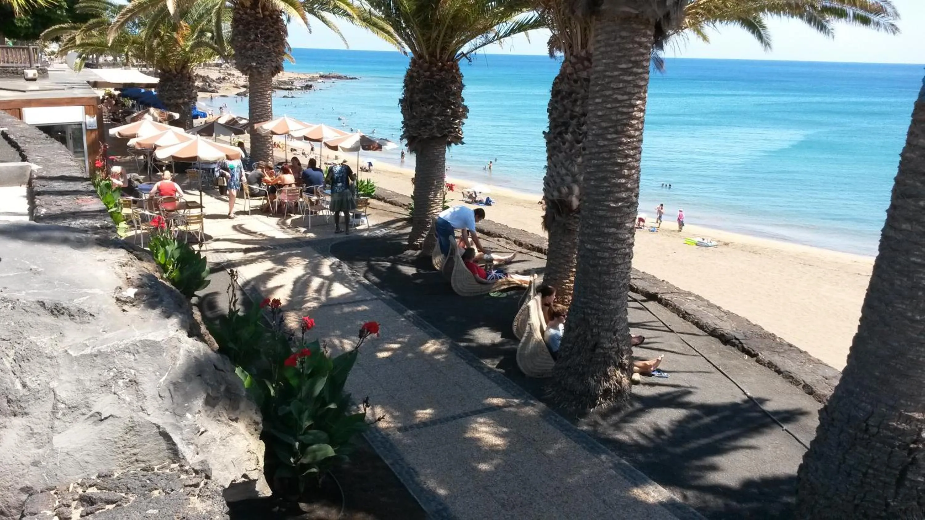 Restaurant/places to eat in Apartamentos Flamingo