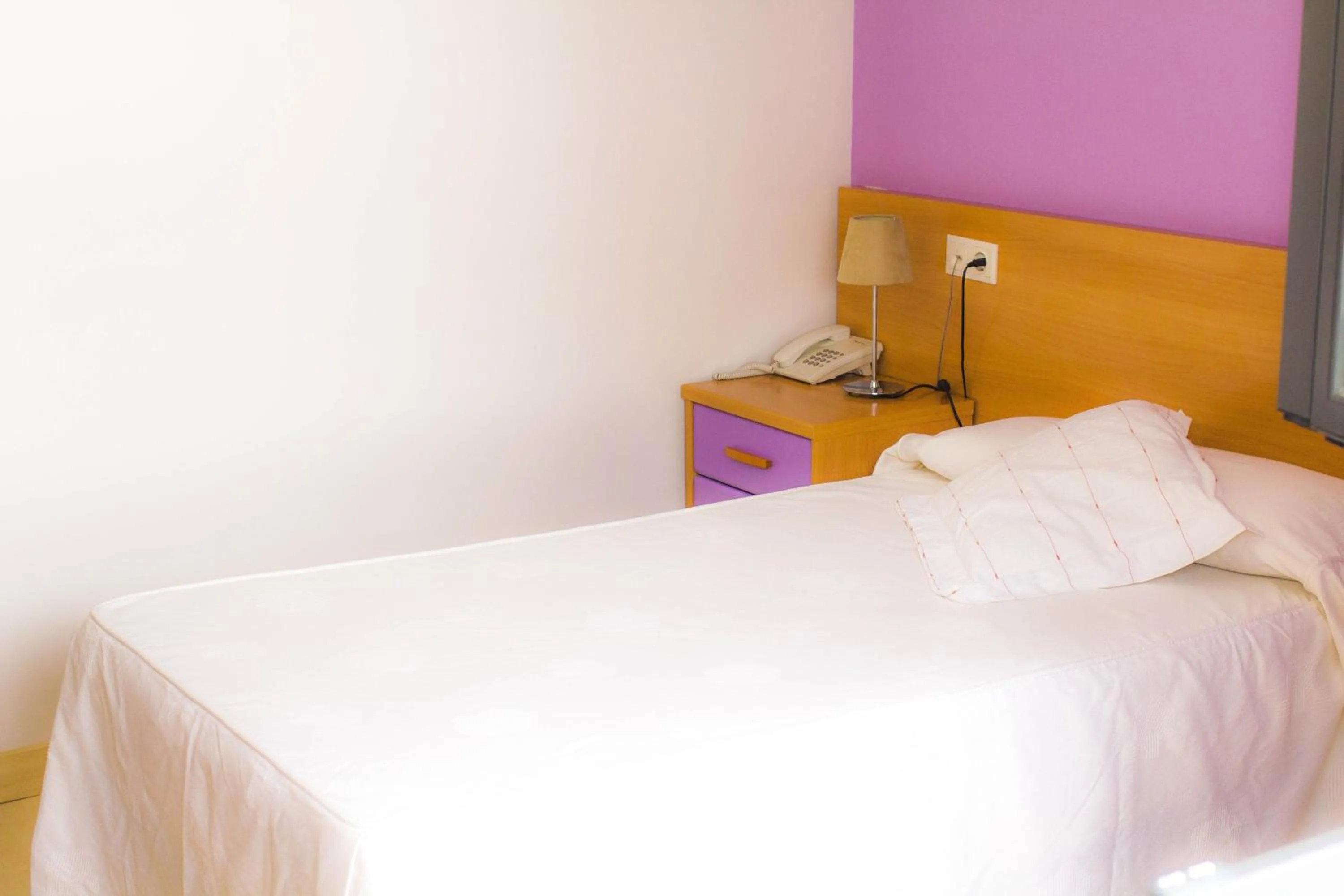 Bed in Hotel Restaurante Caracho