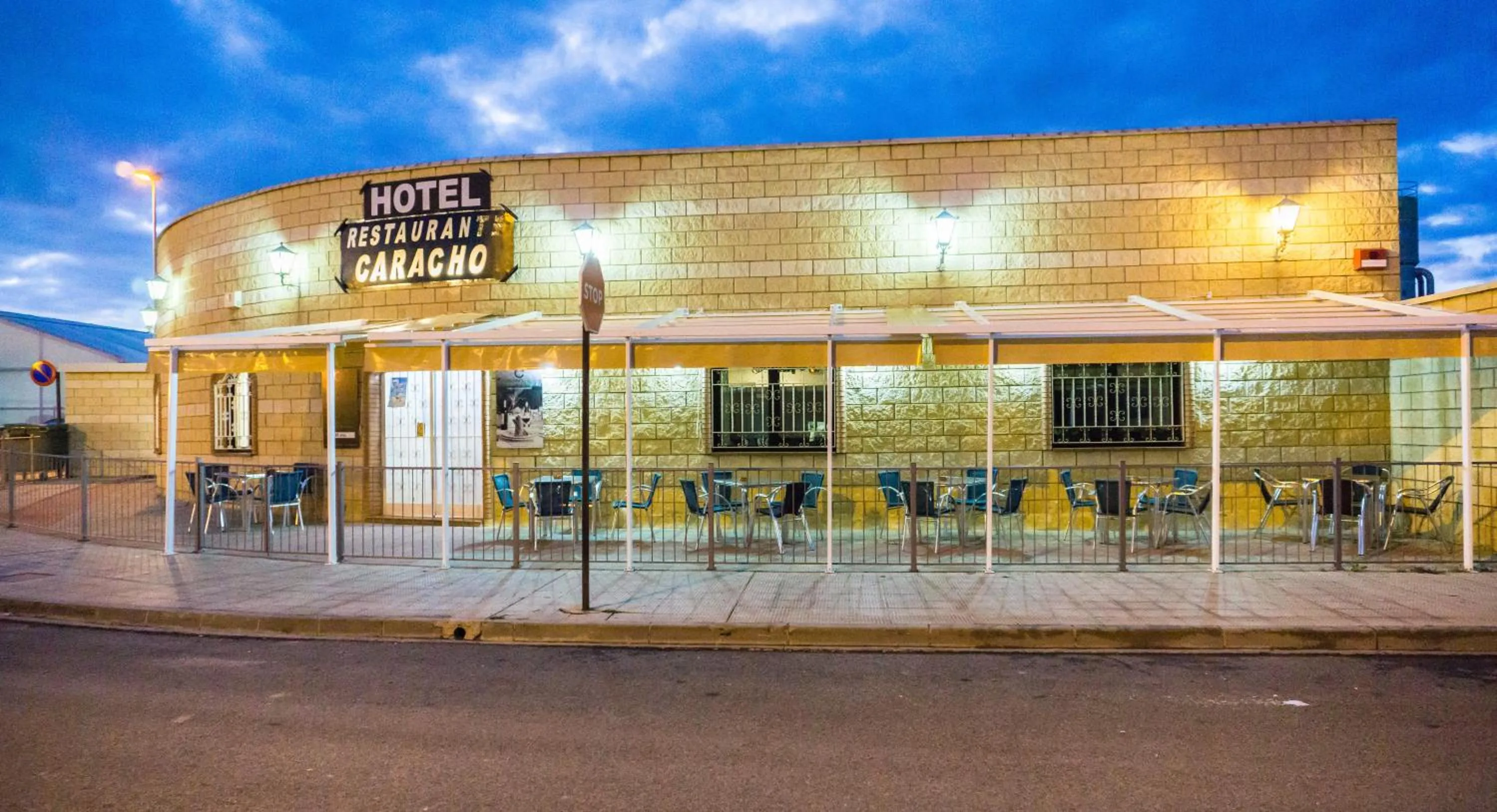 Restaurant/places to eat in Hotel Restaurante Caracho