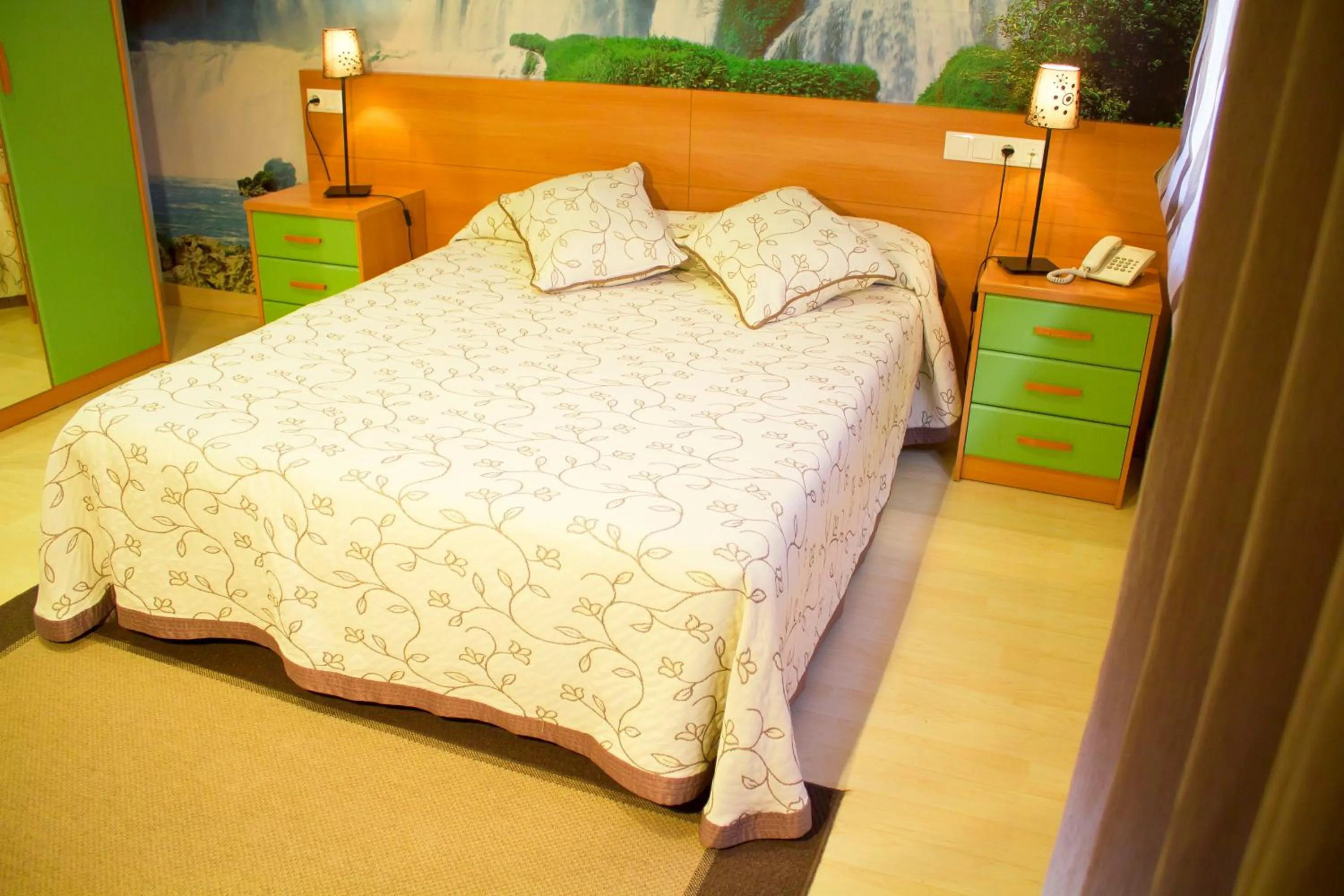 Bed in Hotel Restaurante Caracho