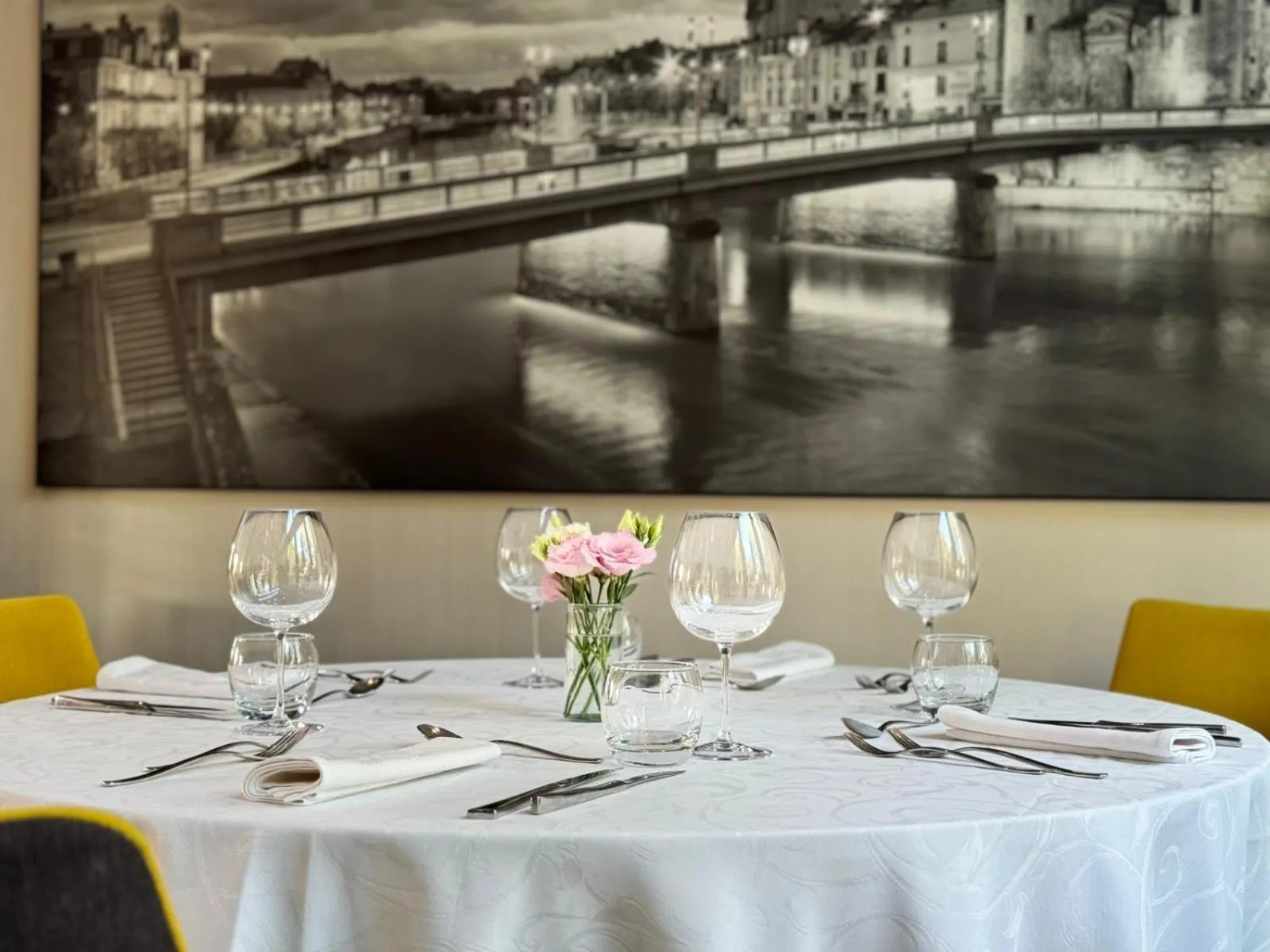 Food and drinks in Les Jardins du Mess