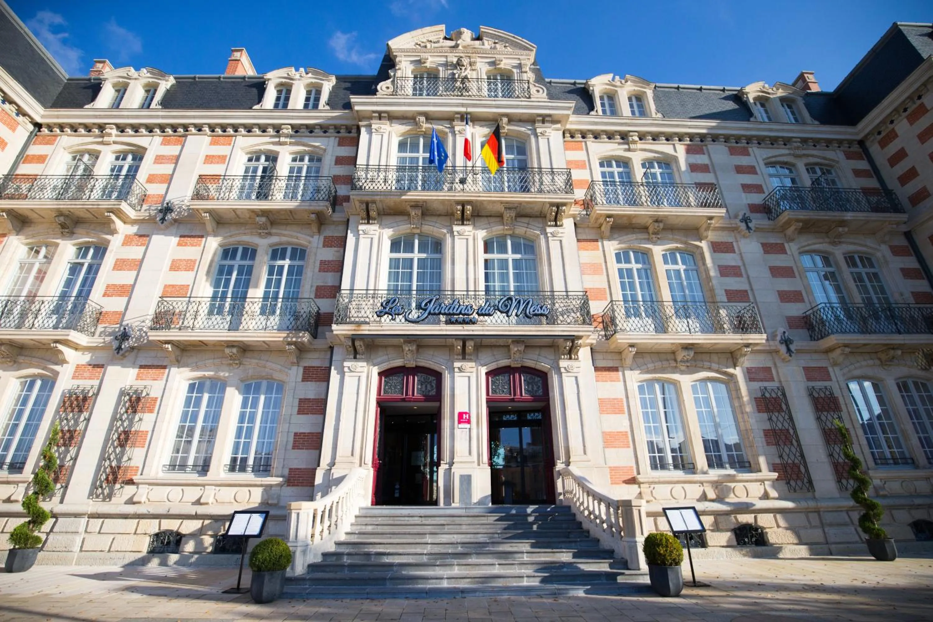 Property building in Les Jardins du Mess