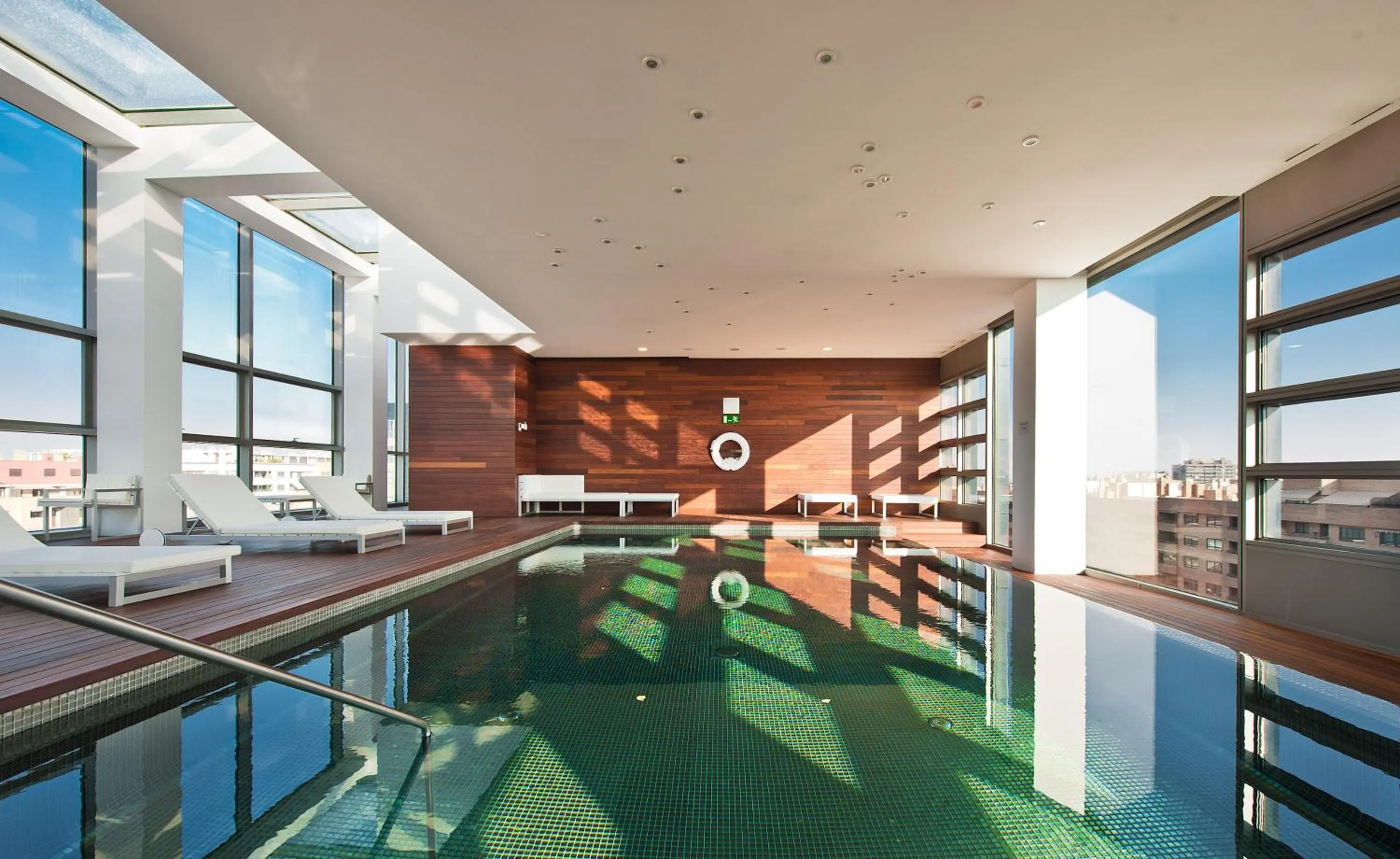 Swimming pool in Hotel Reina Petronila