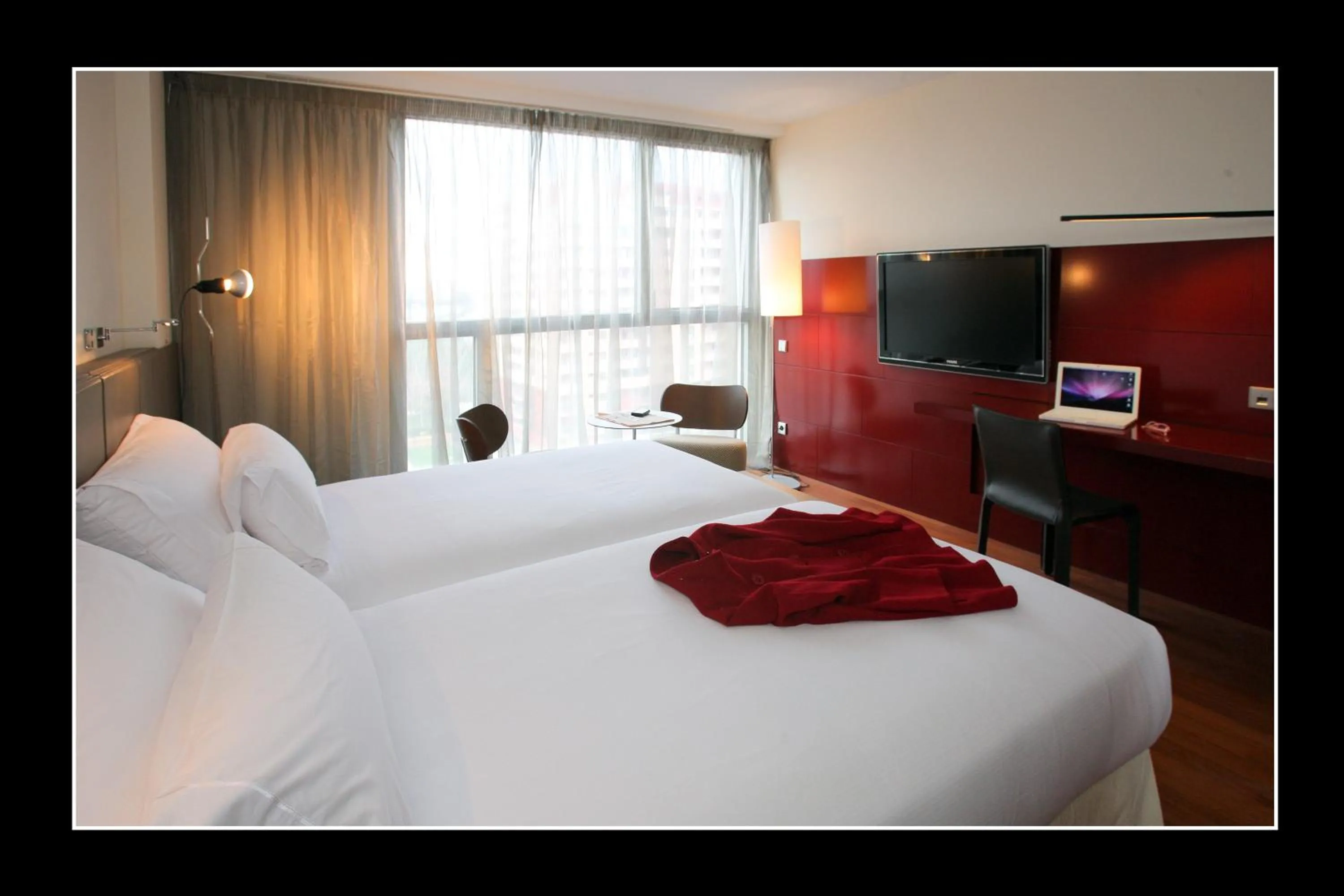 Bedroom, Bed in Hotel Reina Petronila