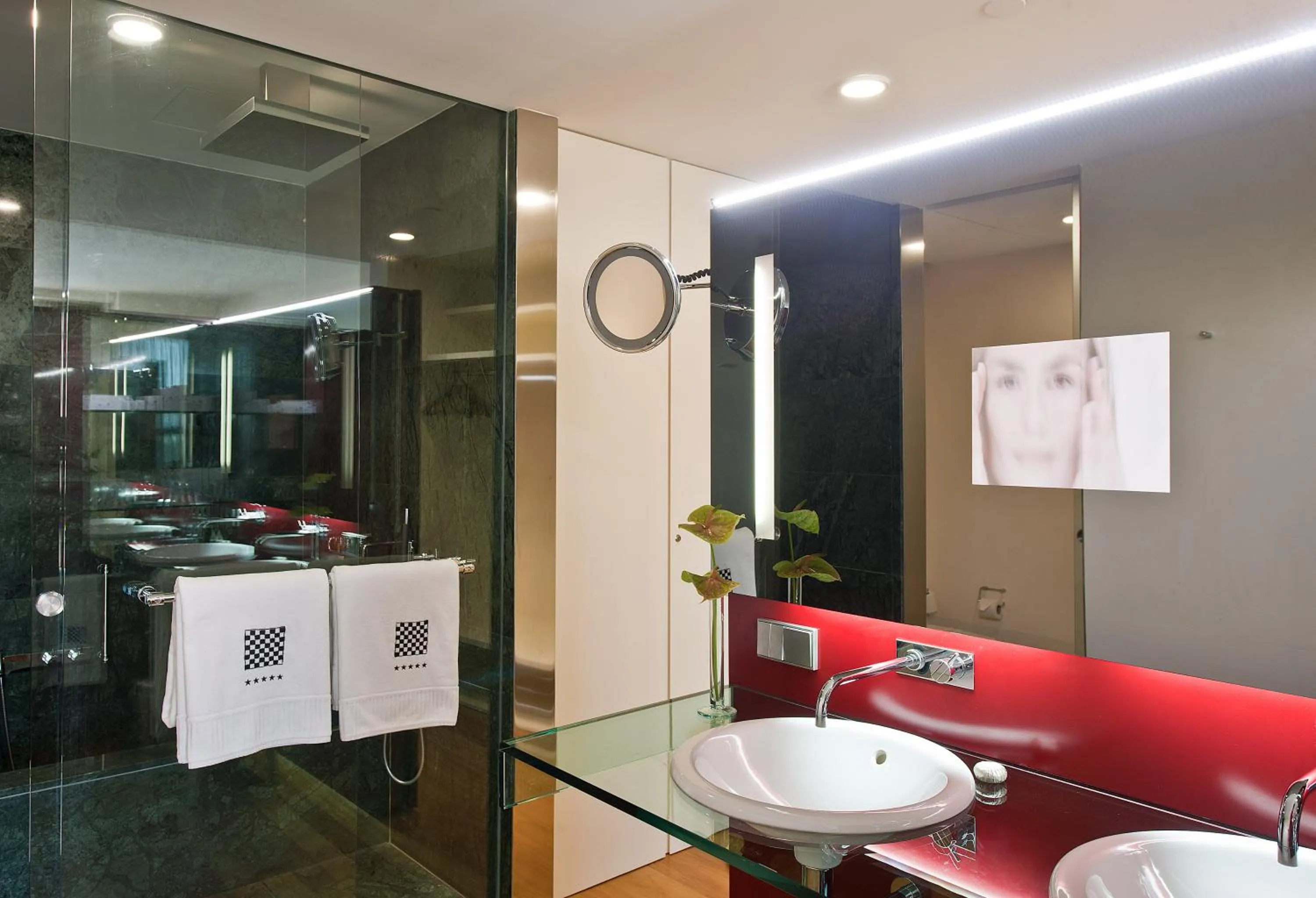 Bathroom in Hotel Reina Petronila